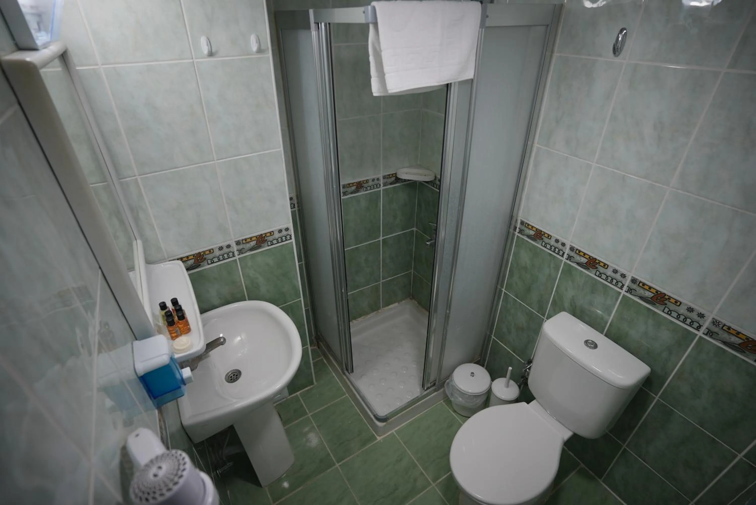 Shower in Nar 15 Boutique