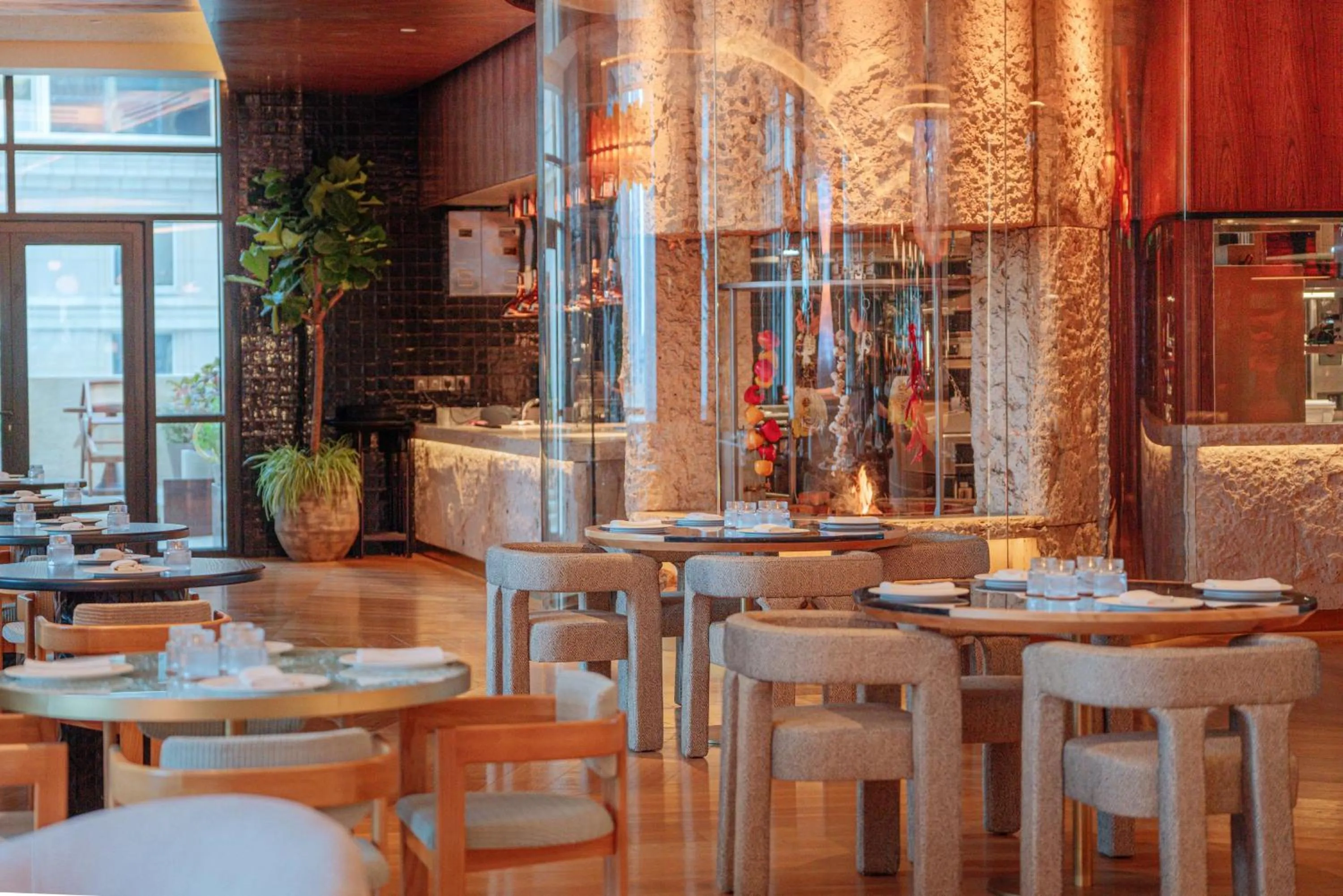 Restaurant/places to eat in Waldorf Astoria Doha West Bay