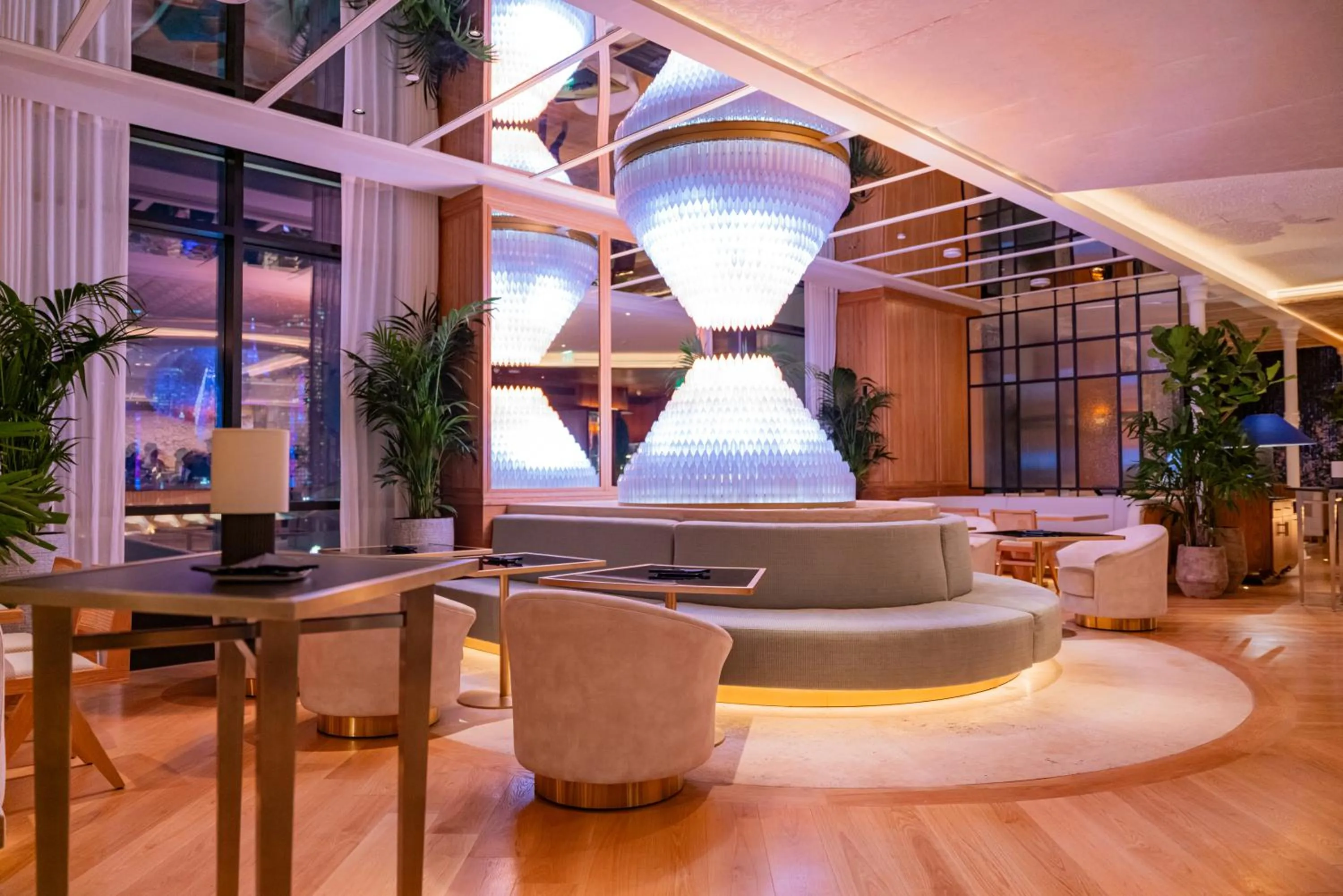 Restaurant/places to eat in Waldorf Astoria Doha West Bay