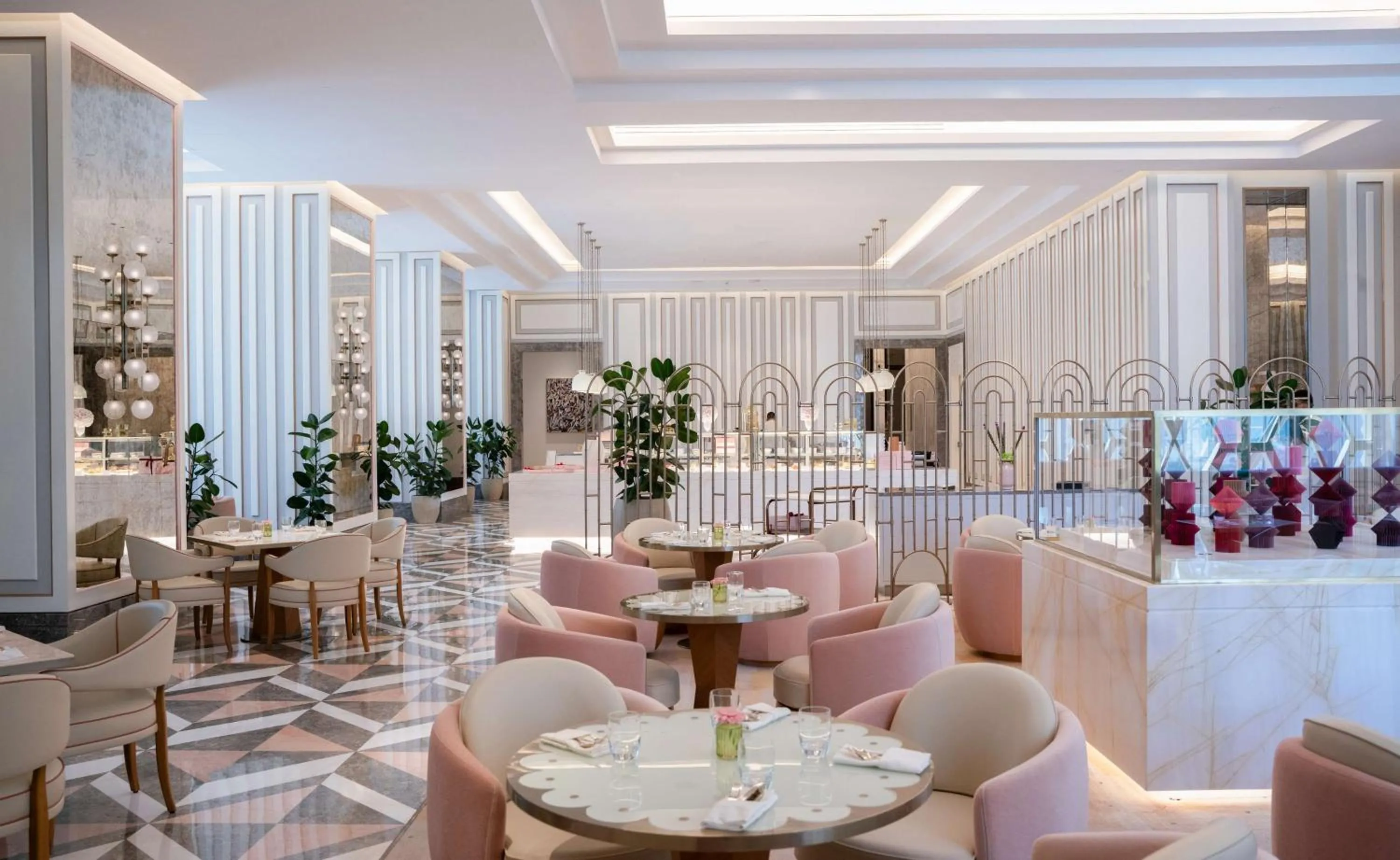Restaurant/places to eat in Waldorf Astoria Doha West Bay