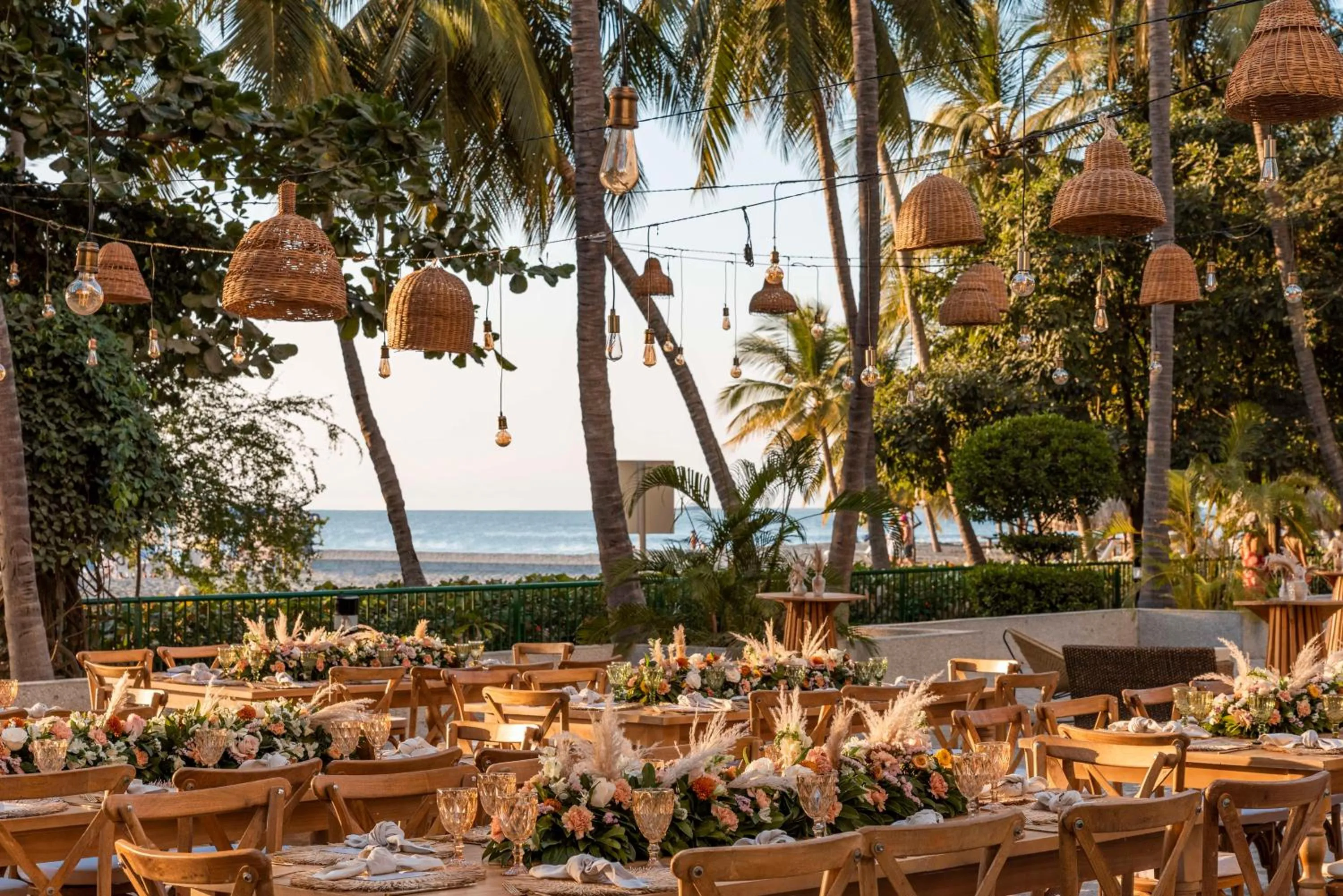 Dining area in Hilton Santa Marta