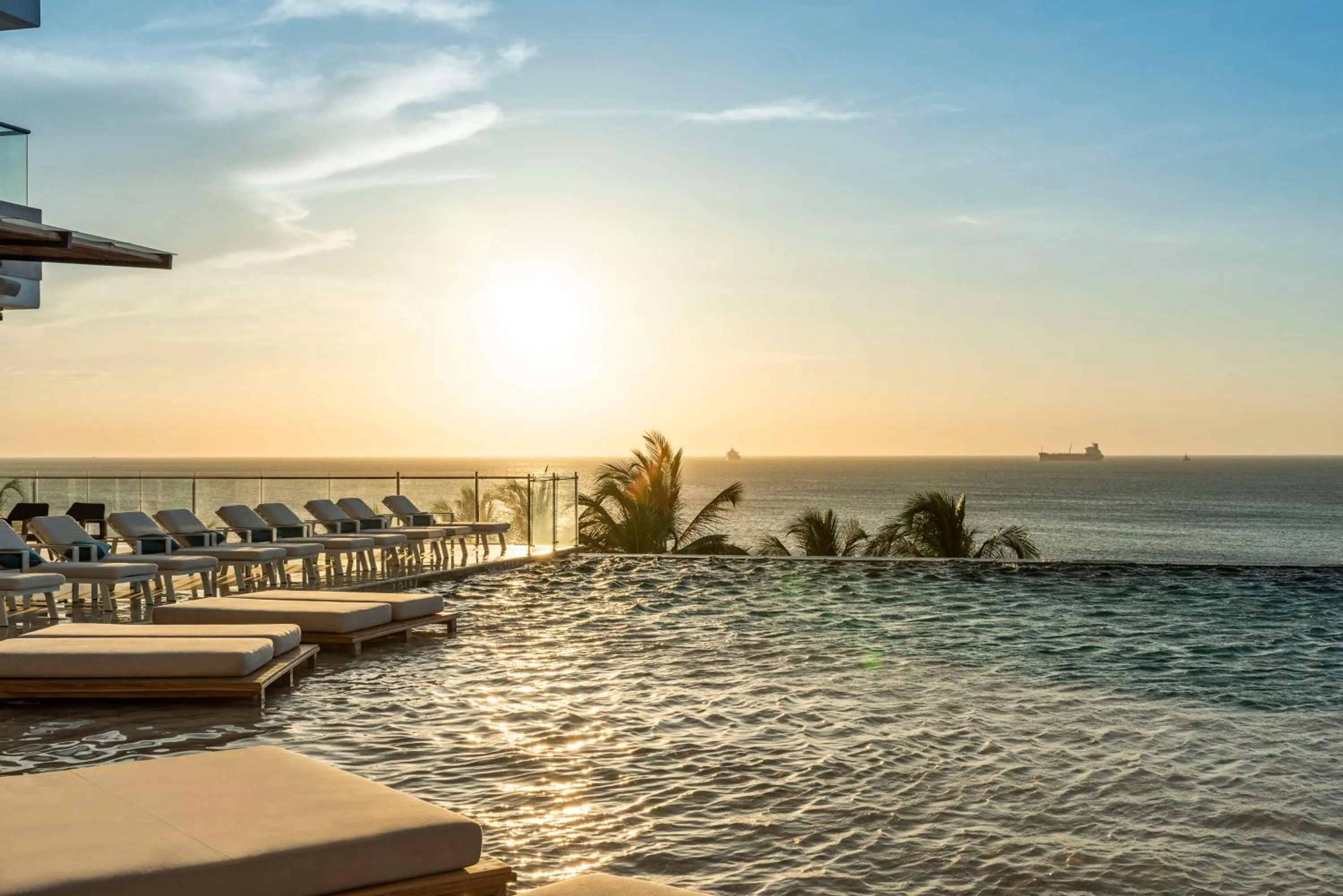 Pool view in Hilton Santa Marta