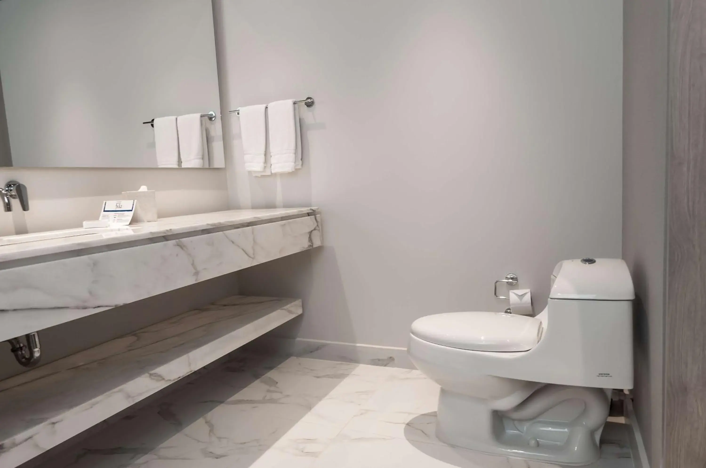 Bathroom in Hilton Santa Marta Bathroom in Hilton Santa Marta