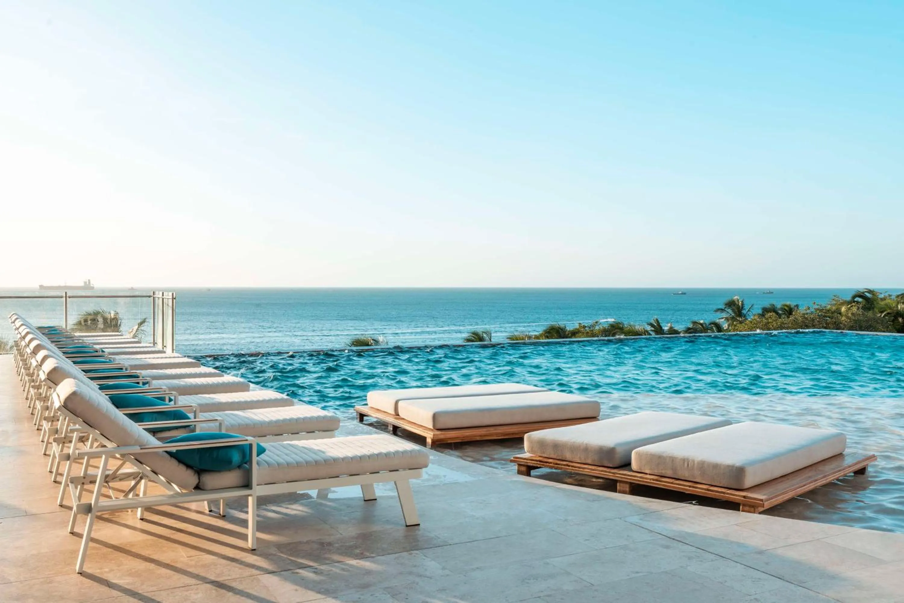 Pool view in Hilton Santa Marta