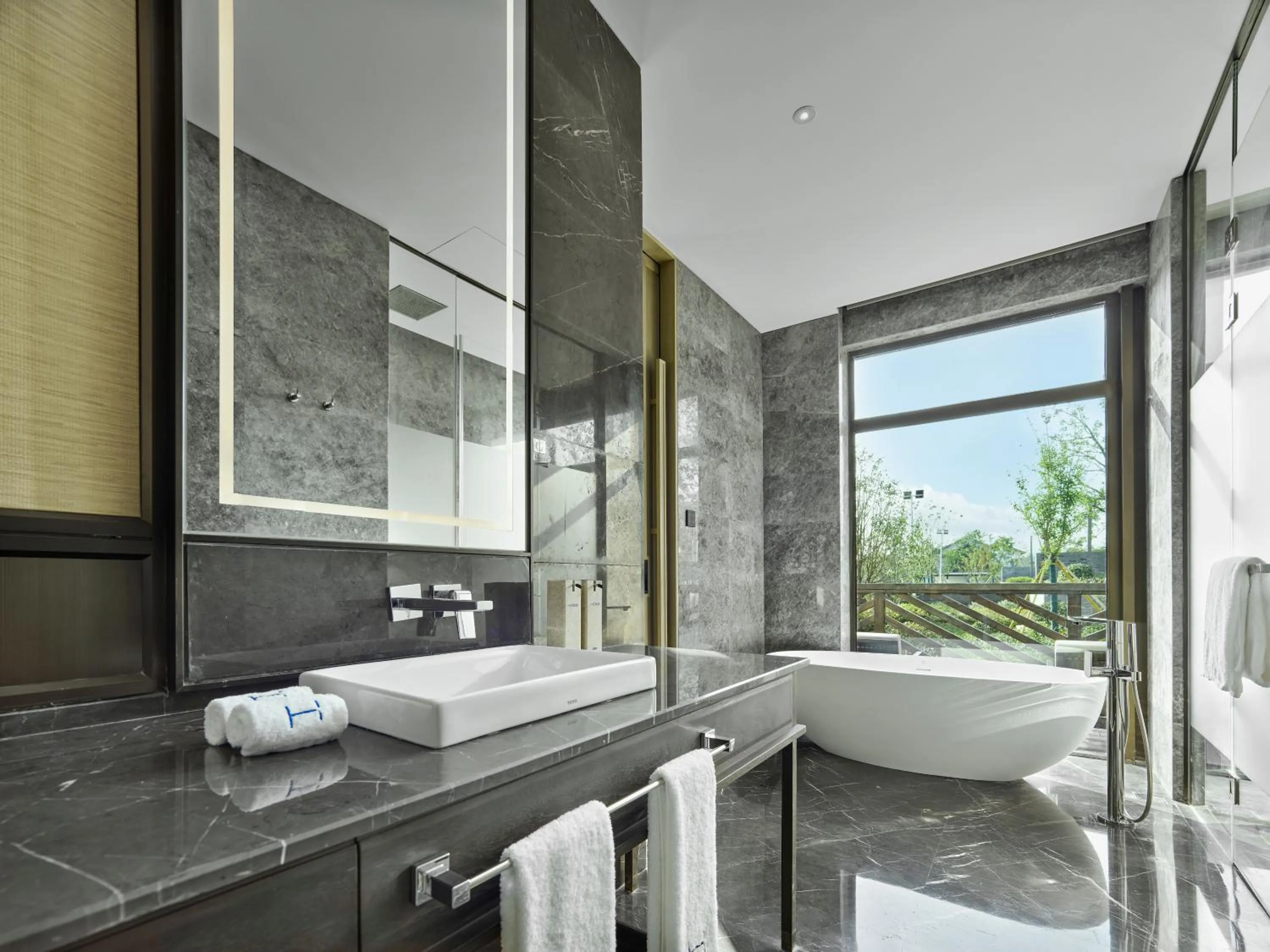 Bathroom, Bed in HOMM Huzhou Xisai Shan