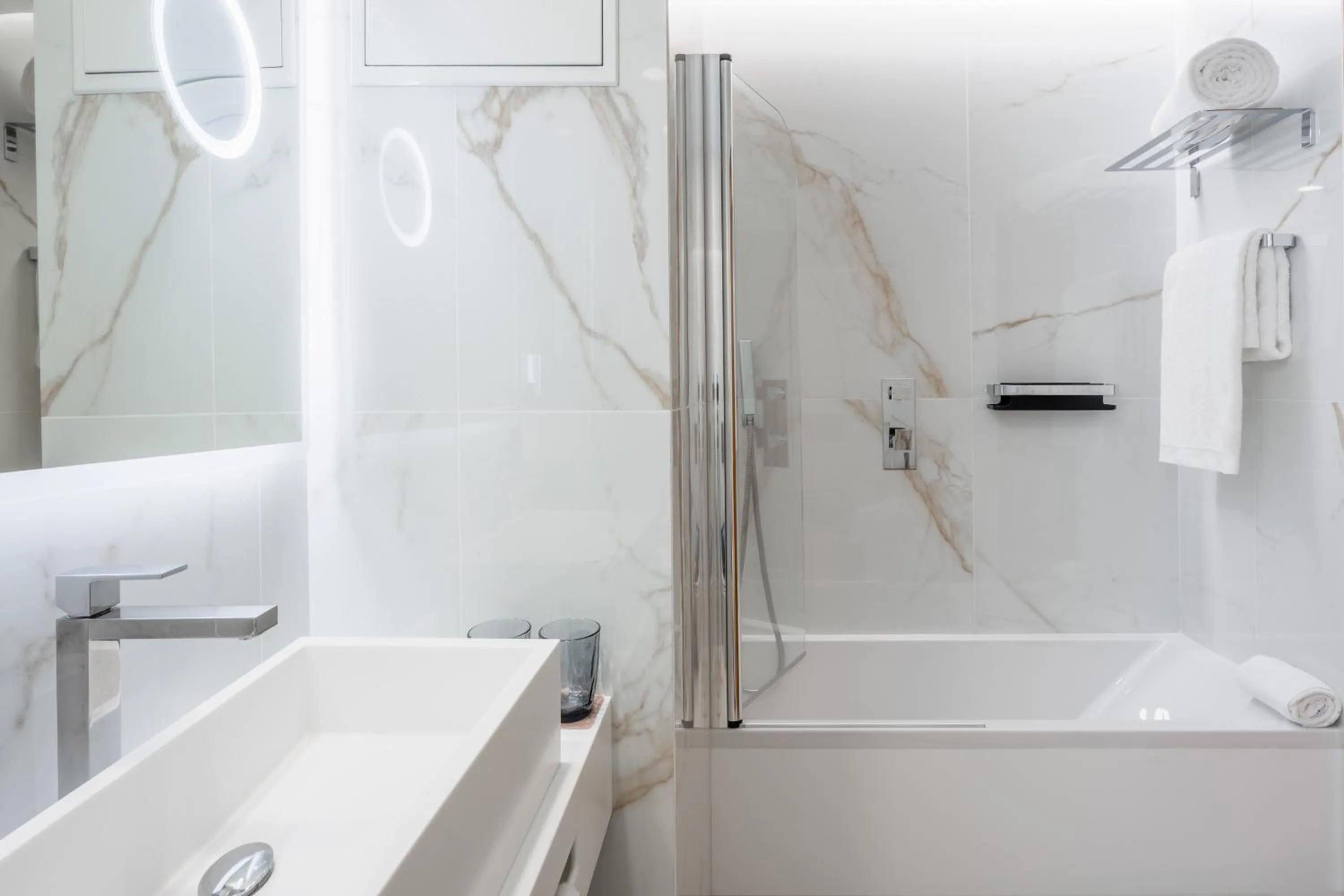 Bathroom in Hotel Vigo Los Galeones Affiliated by Meliá