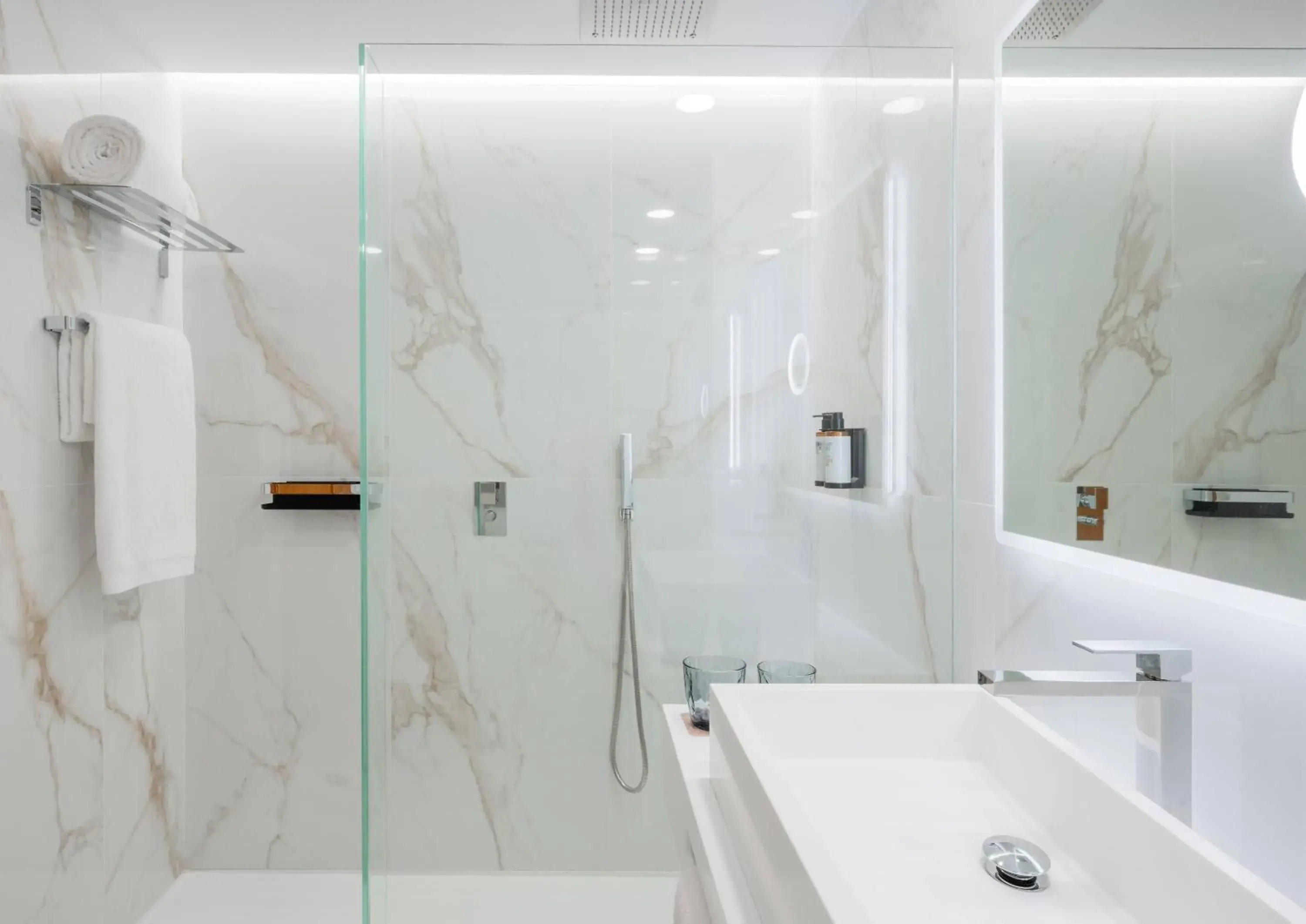 Shower in Hotel Vigo Los Galeones Affiliated by Meliá Shower in Hotel Vigo Los Galeones Affiliated by Meliá