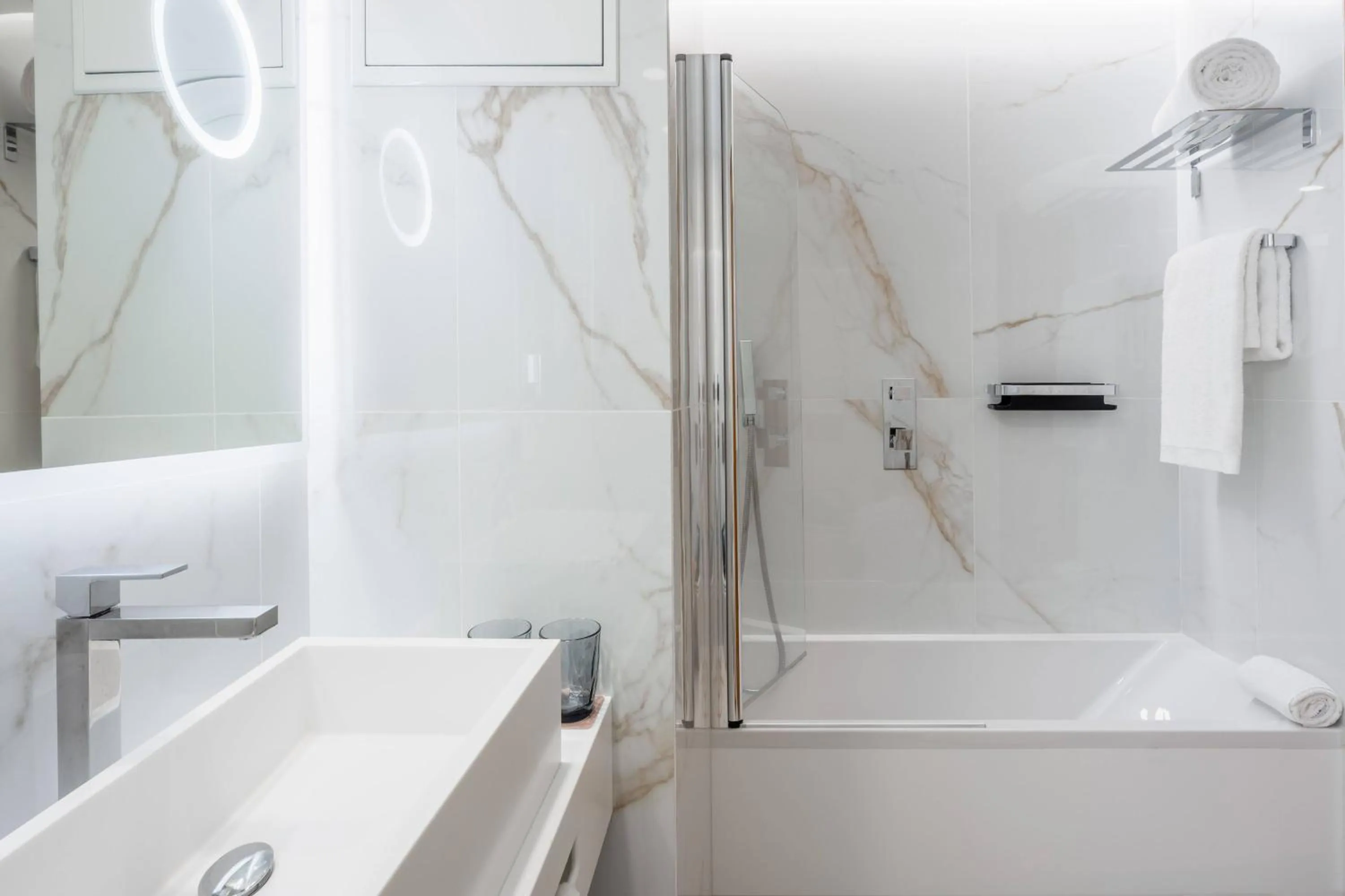 Bathroom in Hotel Vigo Los Galeones Affiliated by Meliá