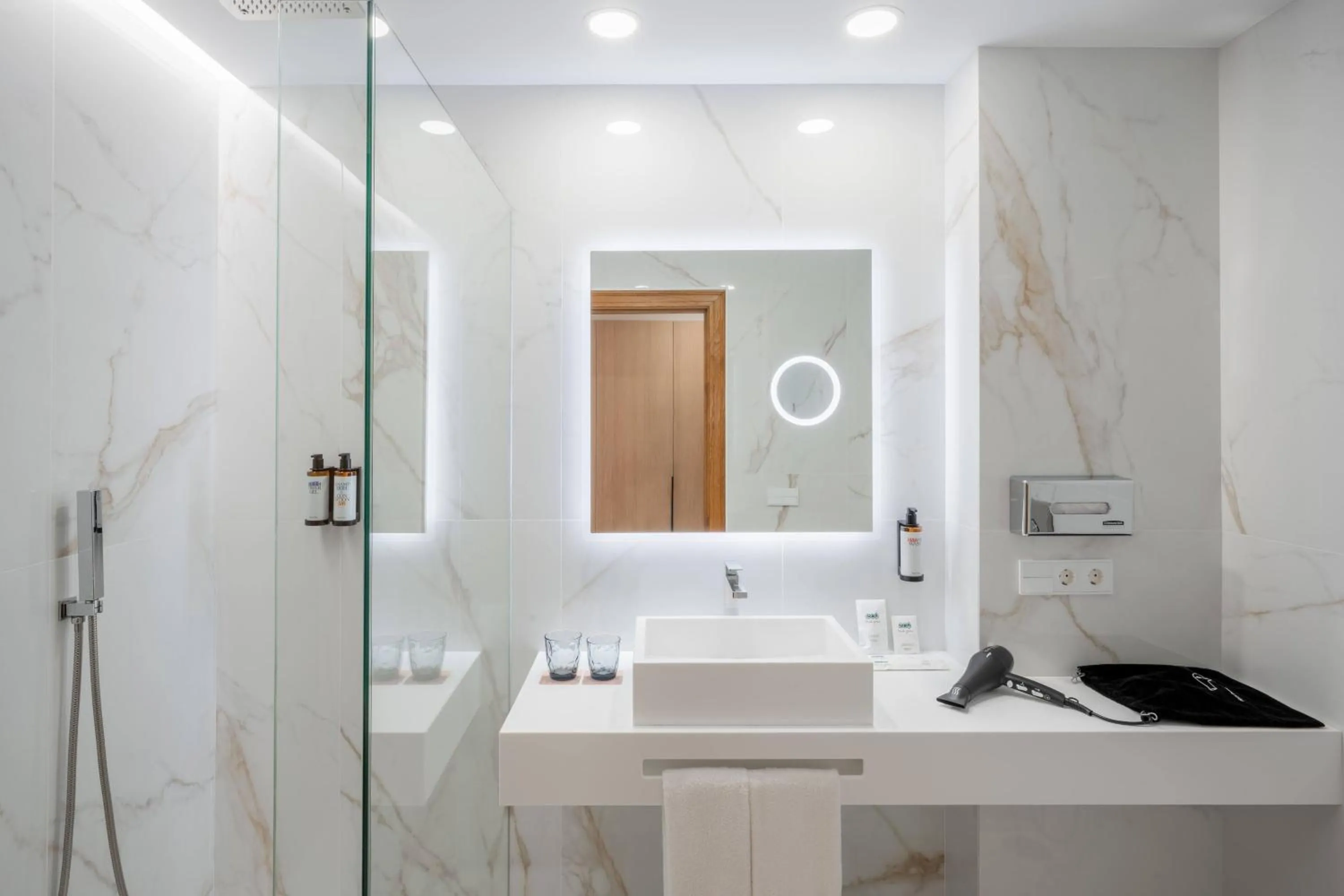 Bathroom in Hotel Vigo Los Galeones Affiliated by Meliá