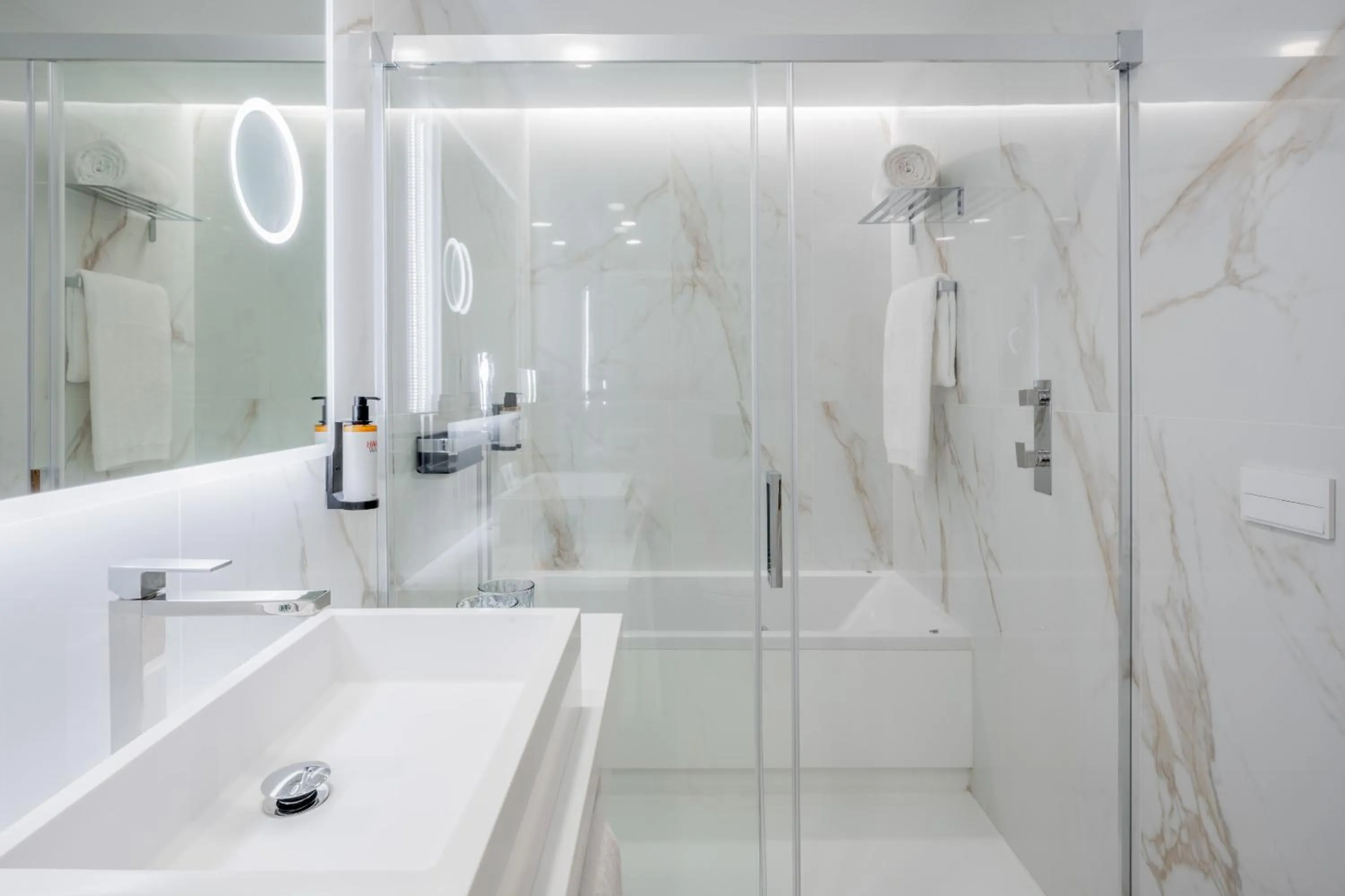 Bathroom in Hotel Vigo Los Galeones Affiliated by Meliá