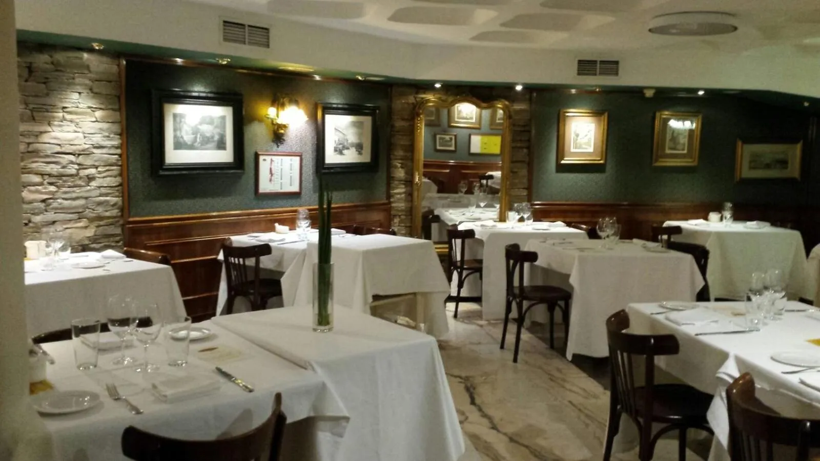 Restaurant/places to eat in Eurostars Araguaney