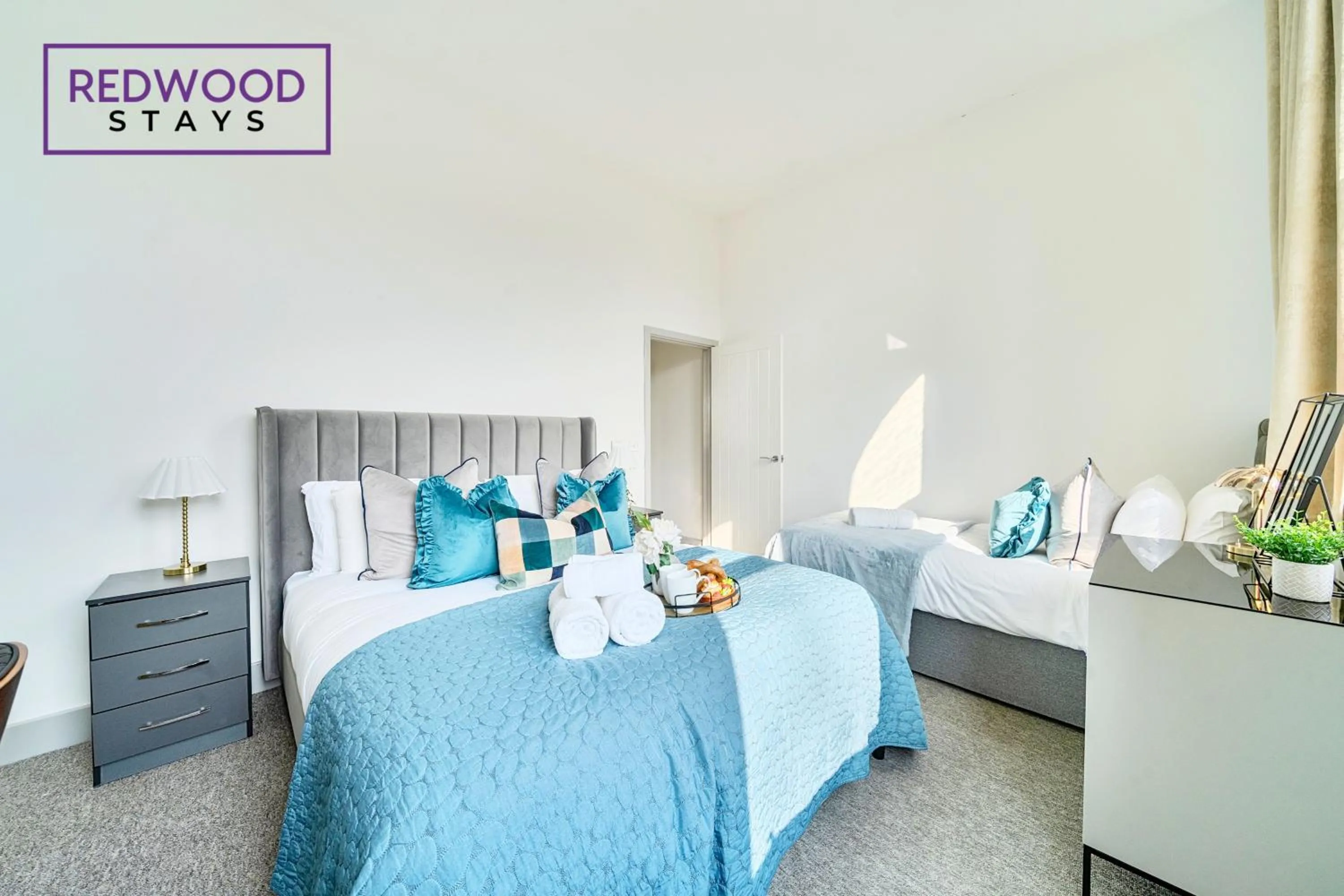 Modern 1 Bed 1 Bath Apartment for Corporates & Contractors, Free Parking, Wi-Fi & Netflix By Redwood Stays