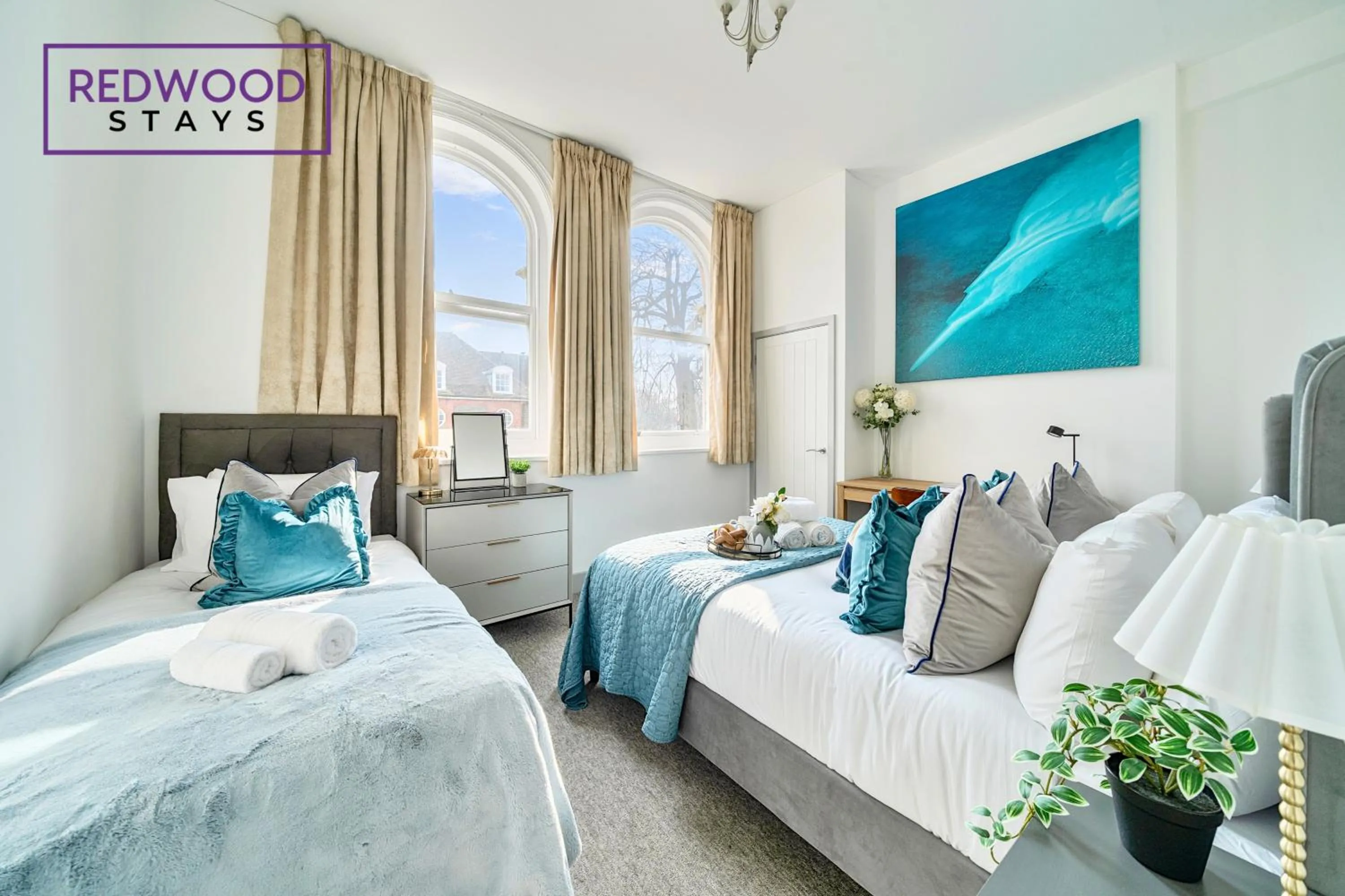 Modern 1 Bed 1 Bath Apartment for Corporates & Contractors, Free Parking, Wi-Fi & Netflix By Redwood Stays