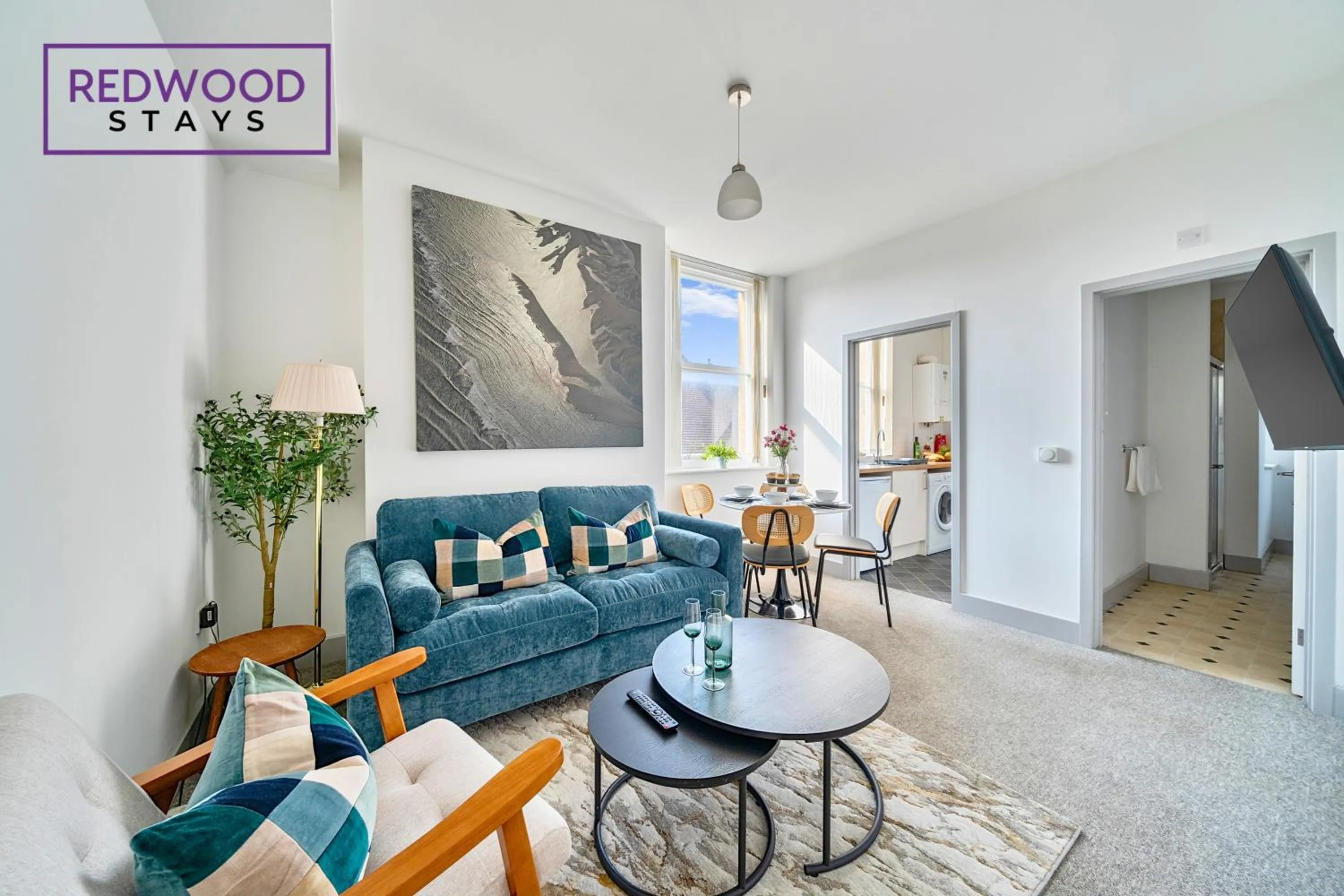 Modern 1 Bed 1 Bath Apartment for Corporates & Contractors, Free Parking, Wi-Fi & Netflix By Redwood Stays