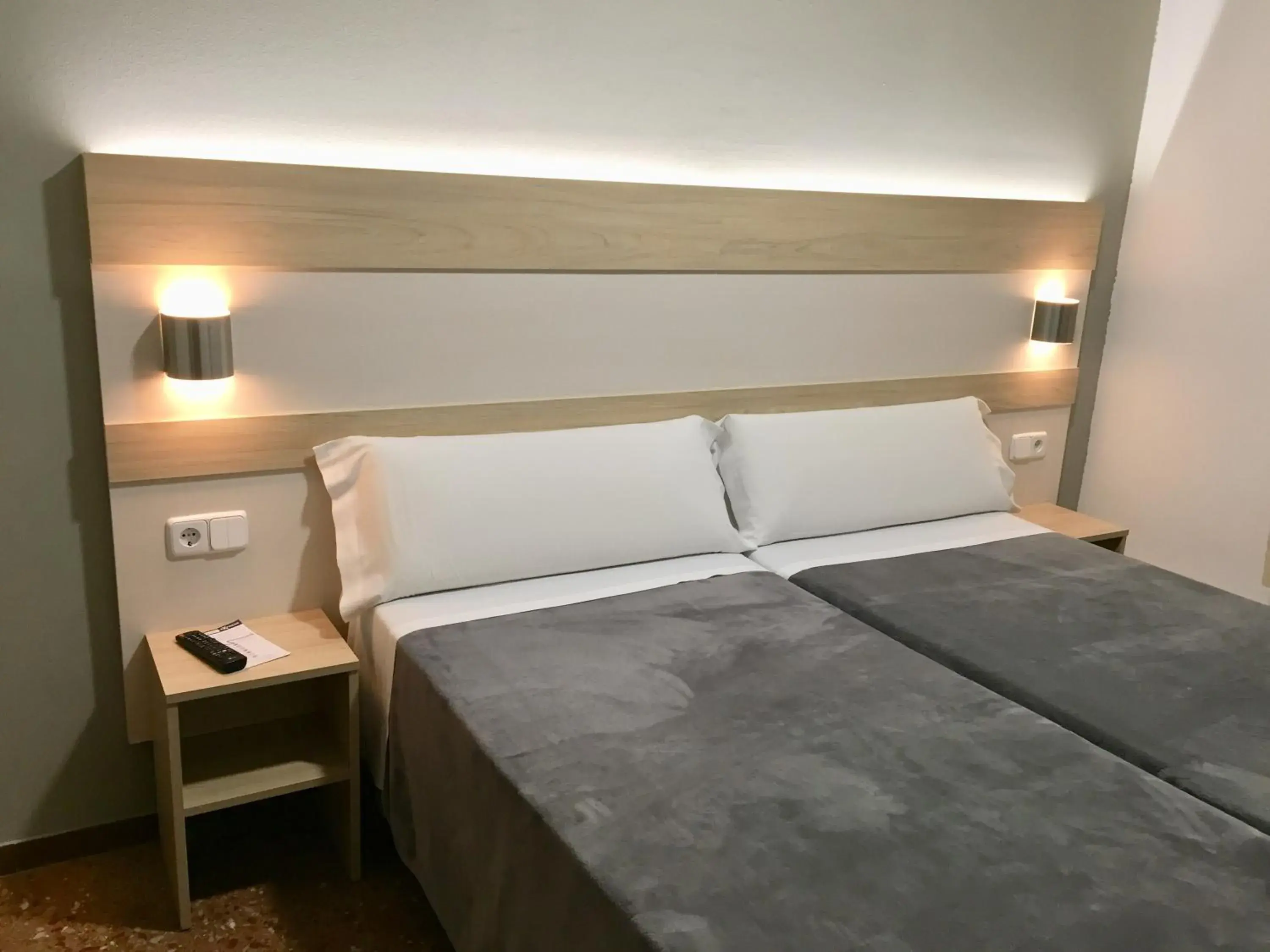 Bedroom, Bed in Hotel Catalunya Express Bedroom, Bed in Hotel Catalunya Express