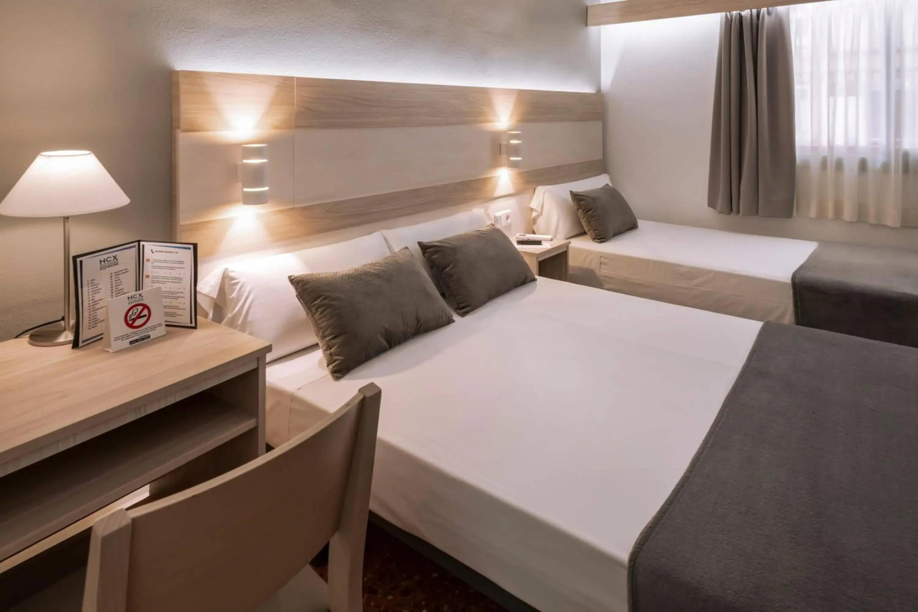 Bedroom, Bed in Hotel Catalunya Express Bedroom, Bed in Hotel Catalunya Express