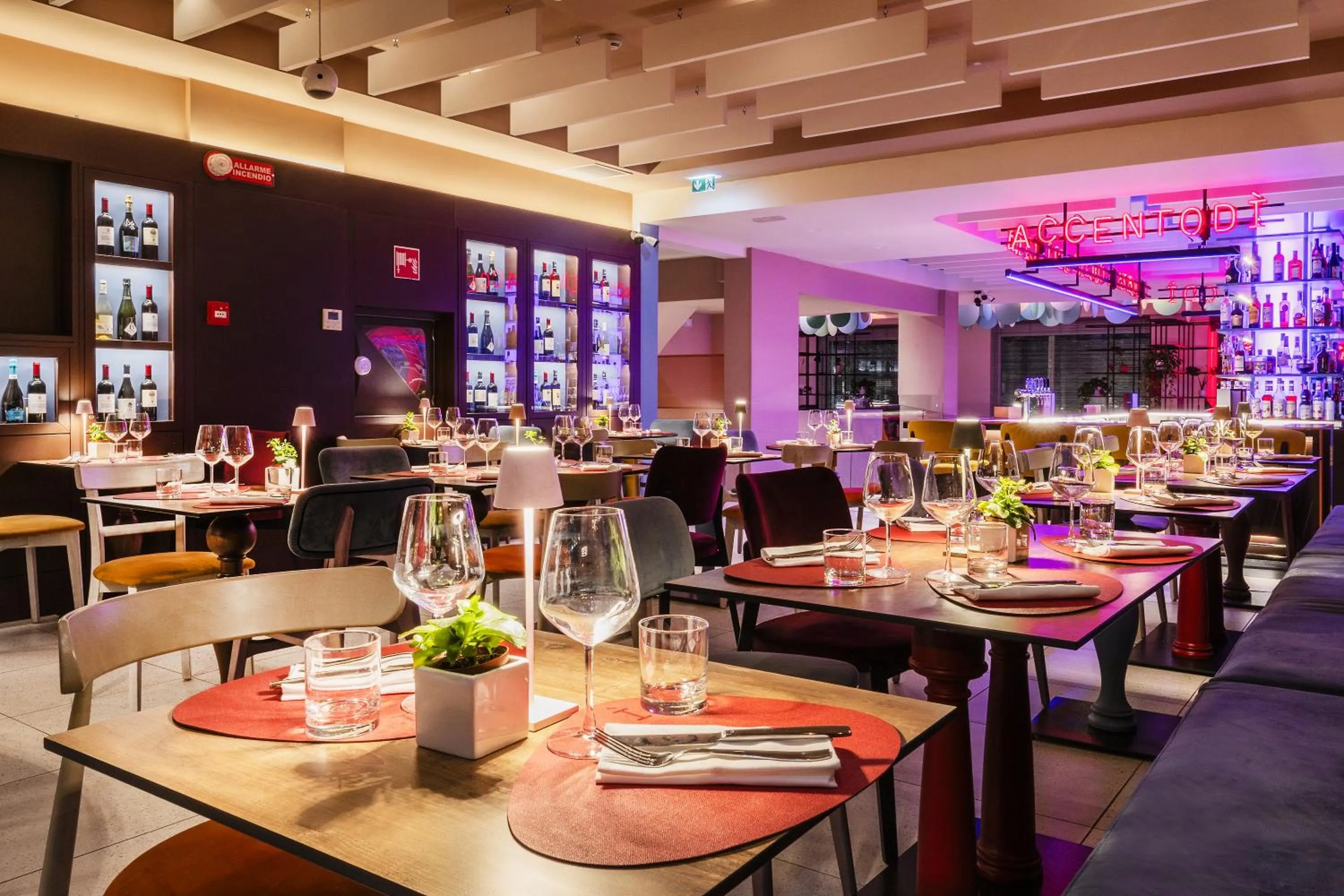 Restaurant/places to eat in Adesso Hotel