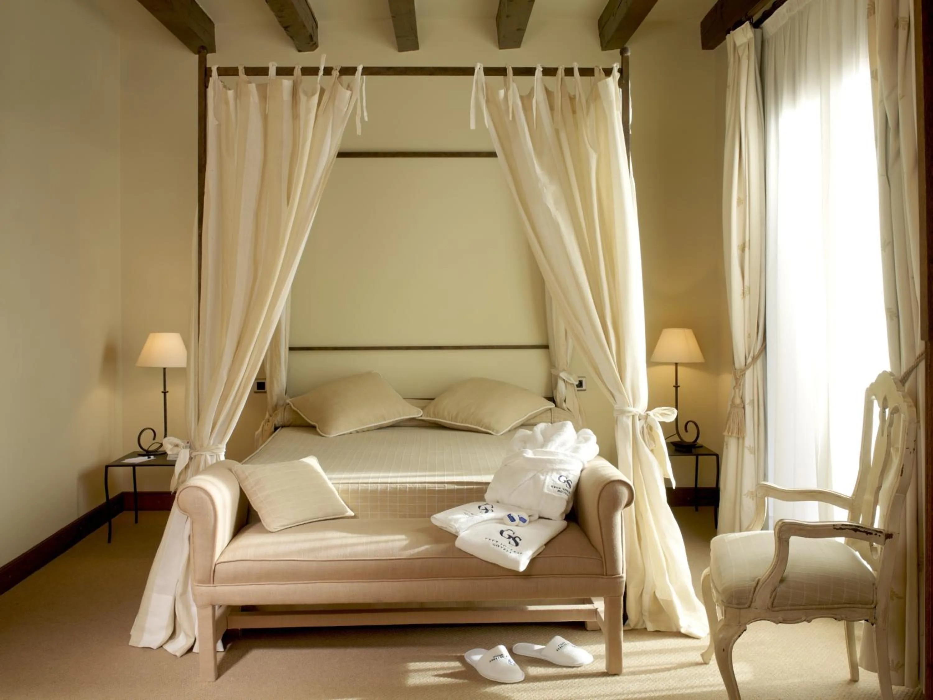 Photo of the whole room, Bed in Gran Hotel Rey Don Jaime