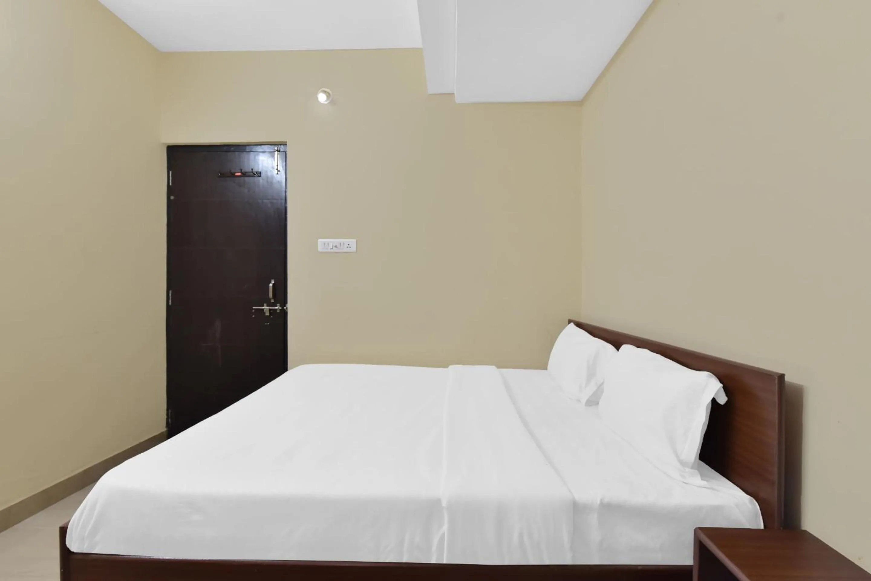 Classic Triple Room - single occupancy in Hotel O Ashoka