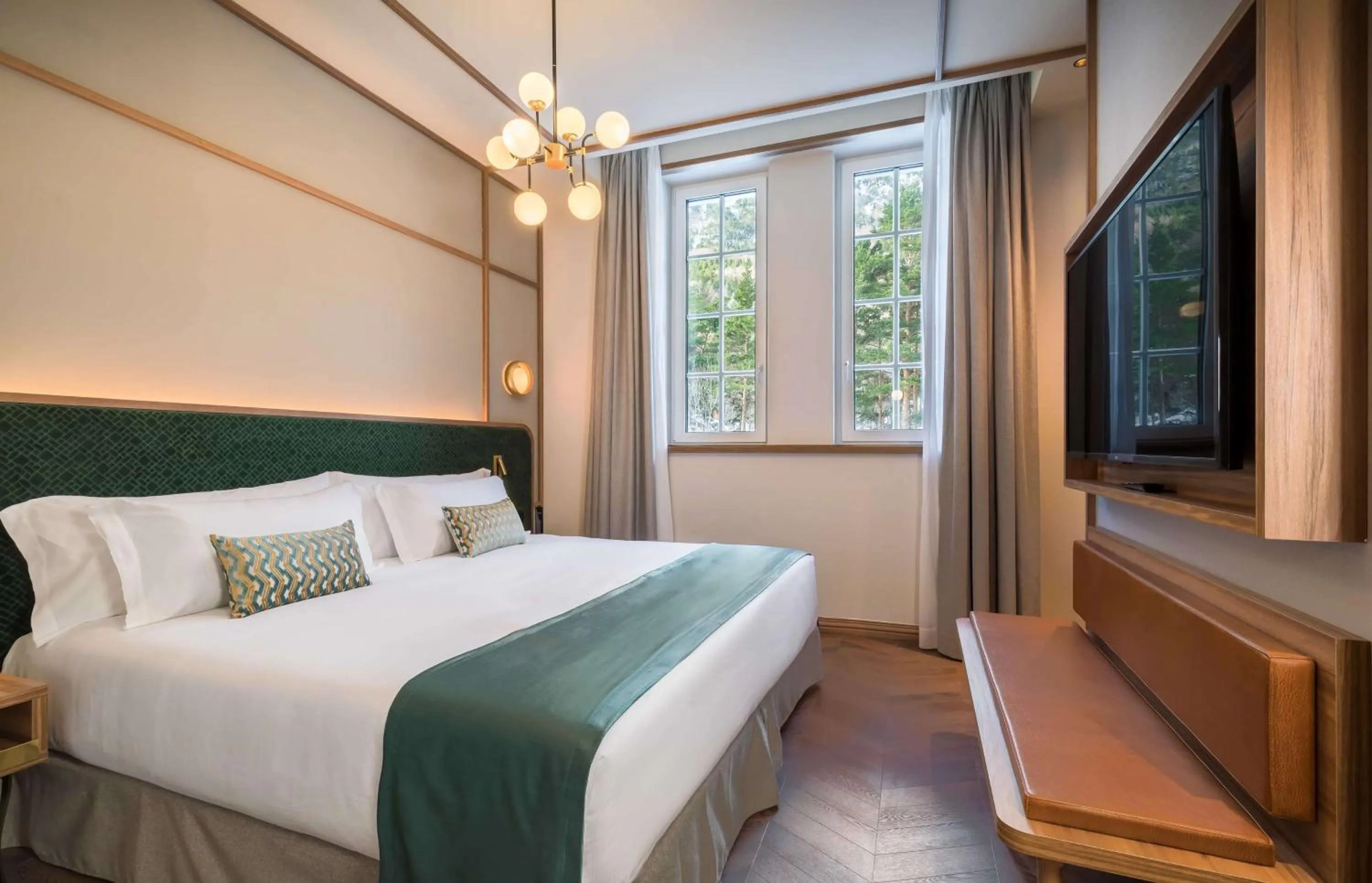 Photo of the whole room, Bed in Canfranc Estación, a Royal Hideaway Hotel - Gran Lujo