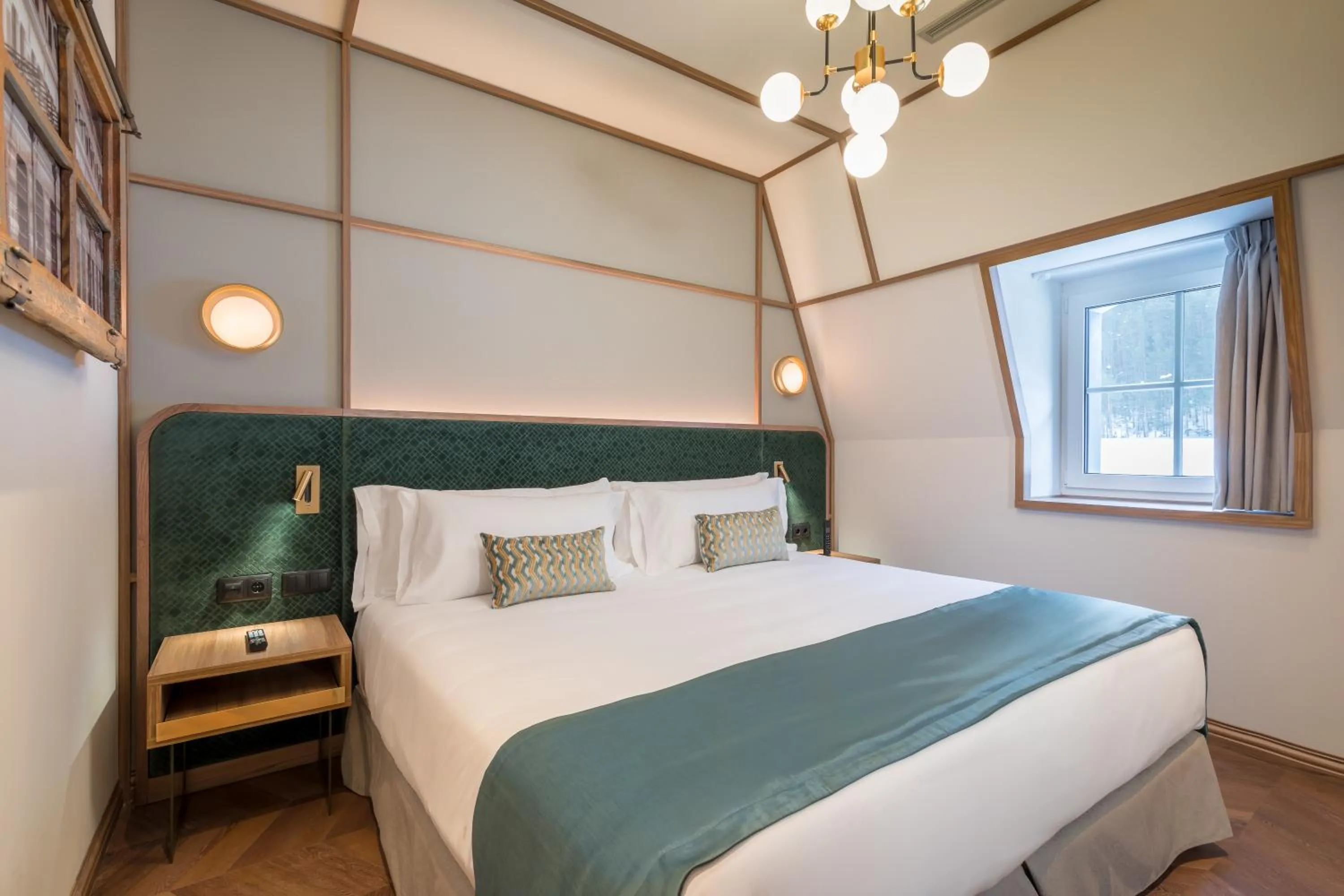 Photo of the whole room, Bed in Canfranc Estación, a Royal Hideaway Hotel - Gran Lujo