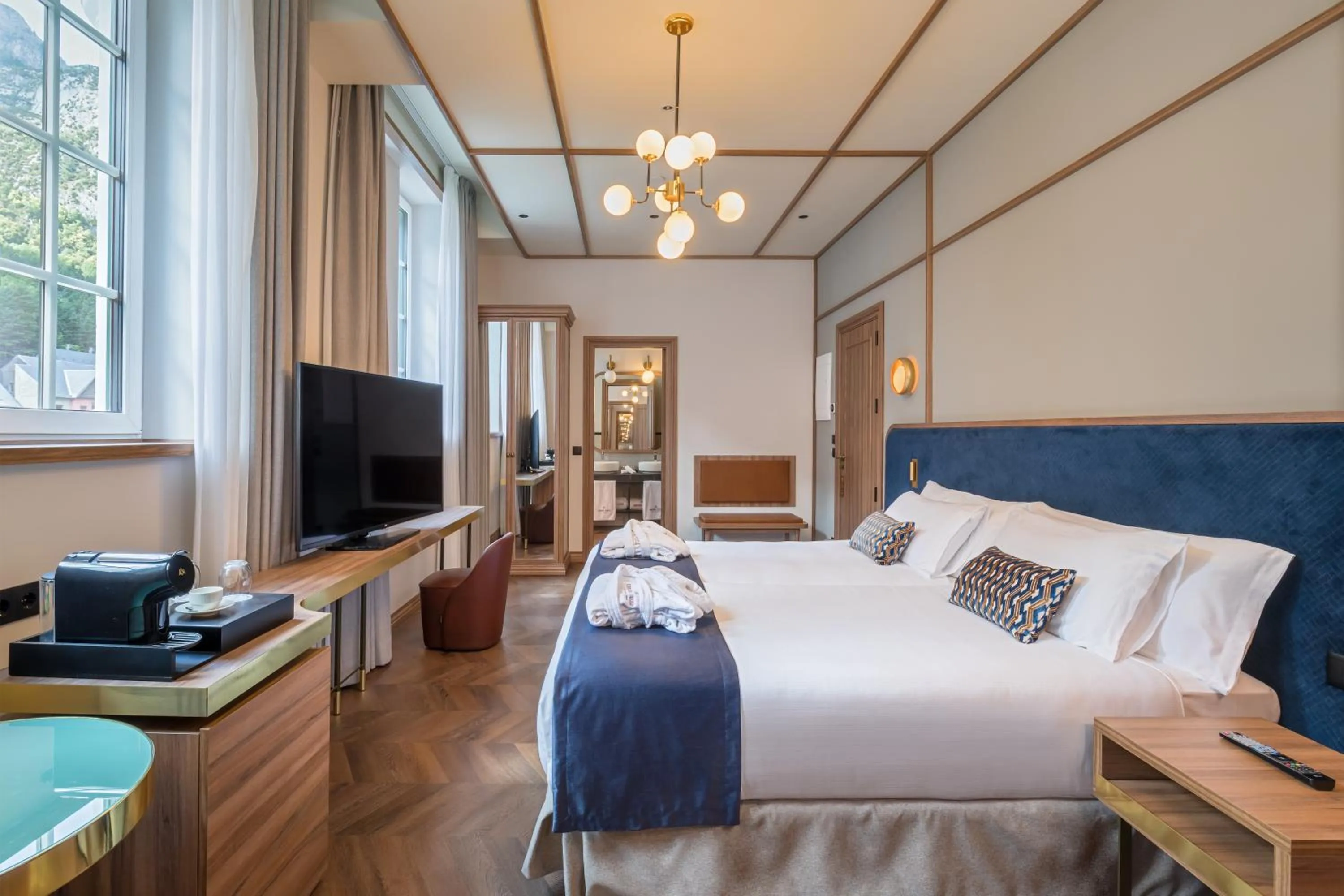 Photo of the whole room, Bed in Canfranc Estación, a Royal Hideaway Hotel - Gran Lujo
