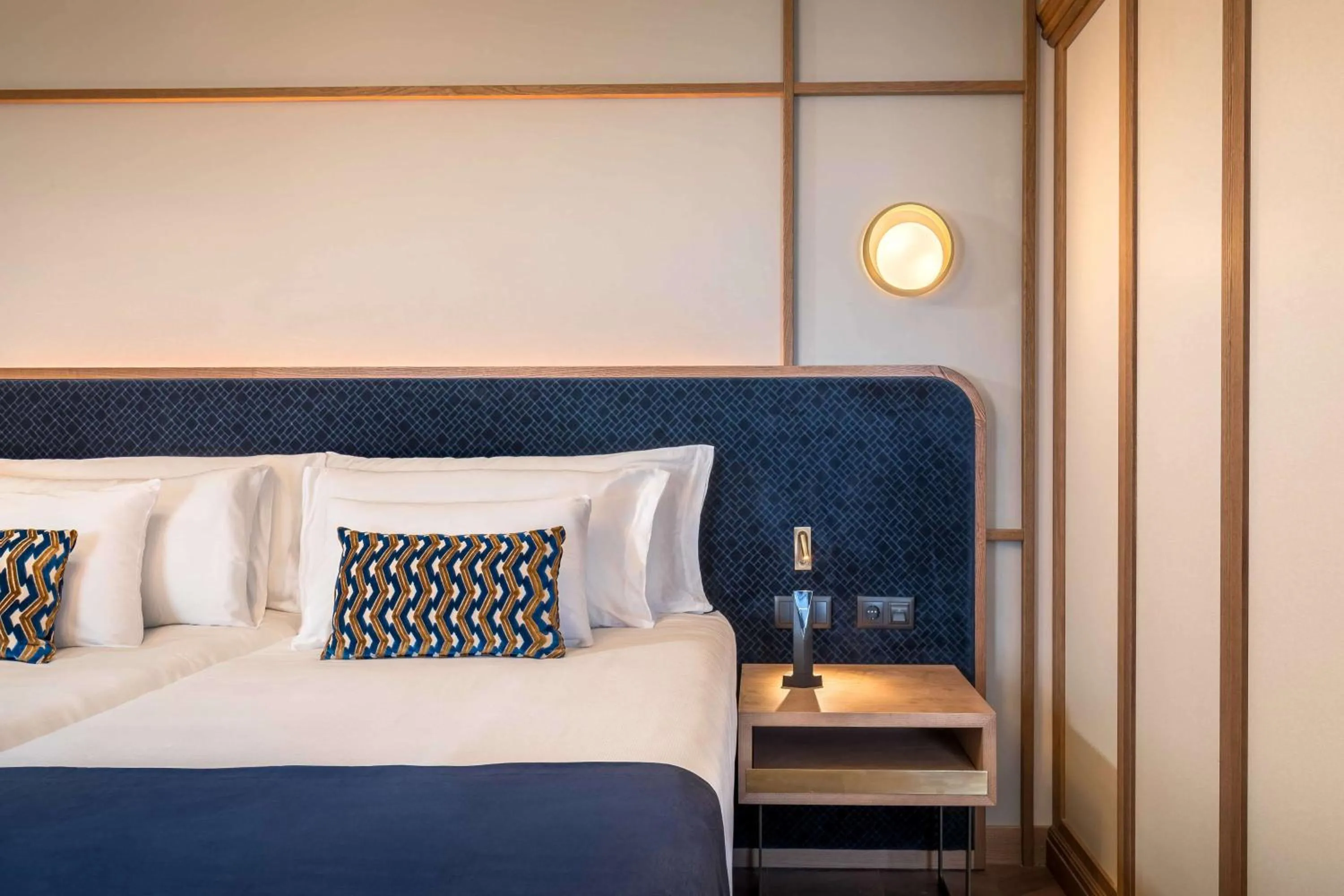 Bedroom, Bed in Canfranc Estación, a Royal Hideaway Hotel - Gran Lujo