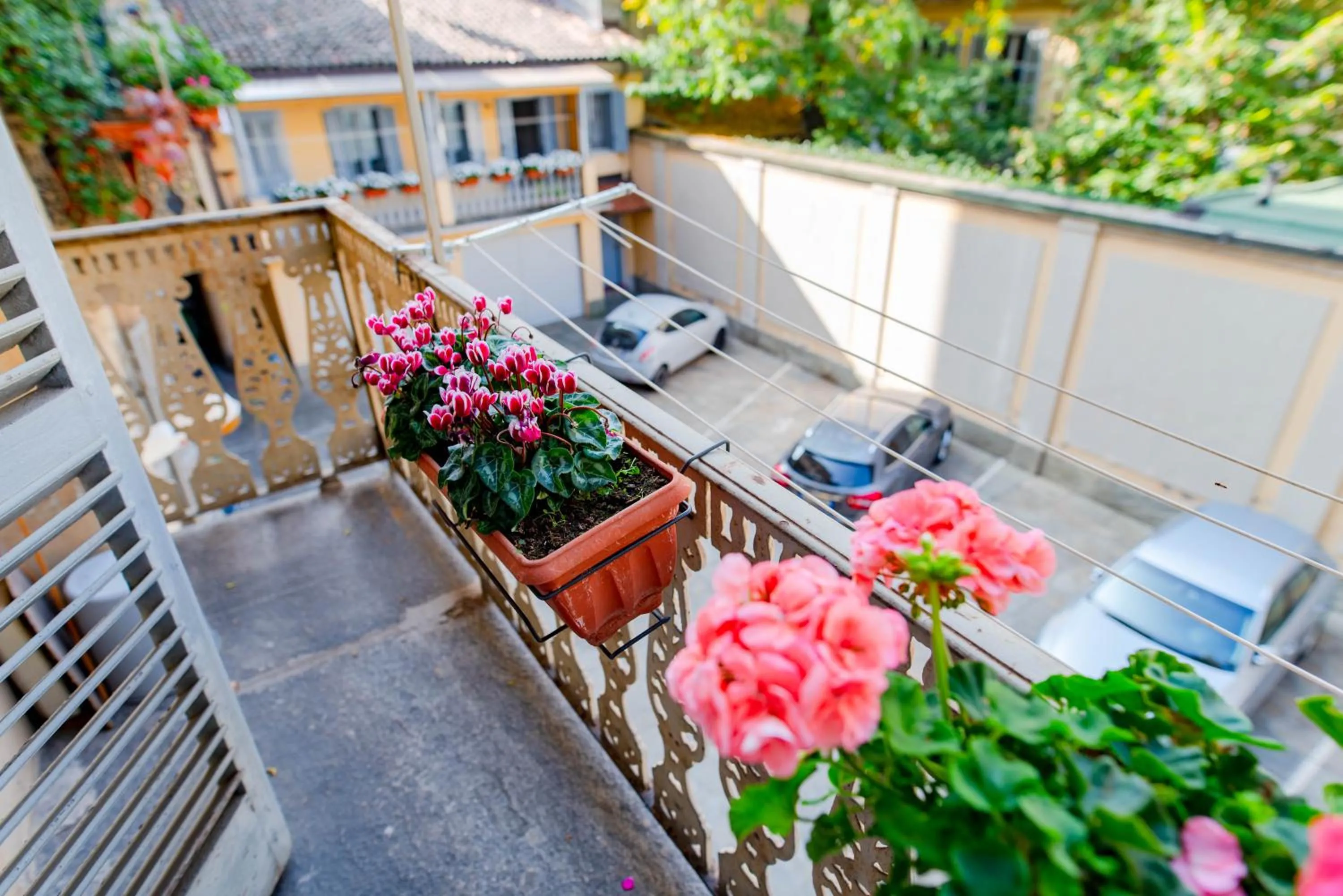 Balcony/Terrace in The Queen, AC, Parking by HAPPYHOSTORINO