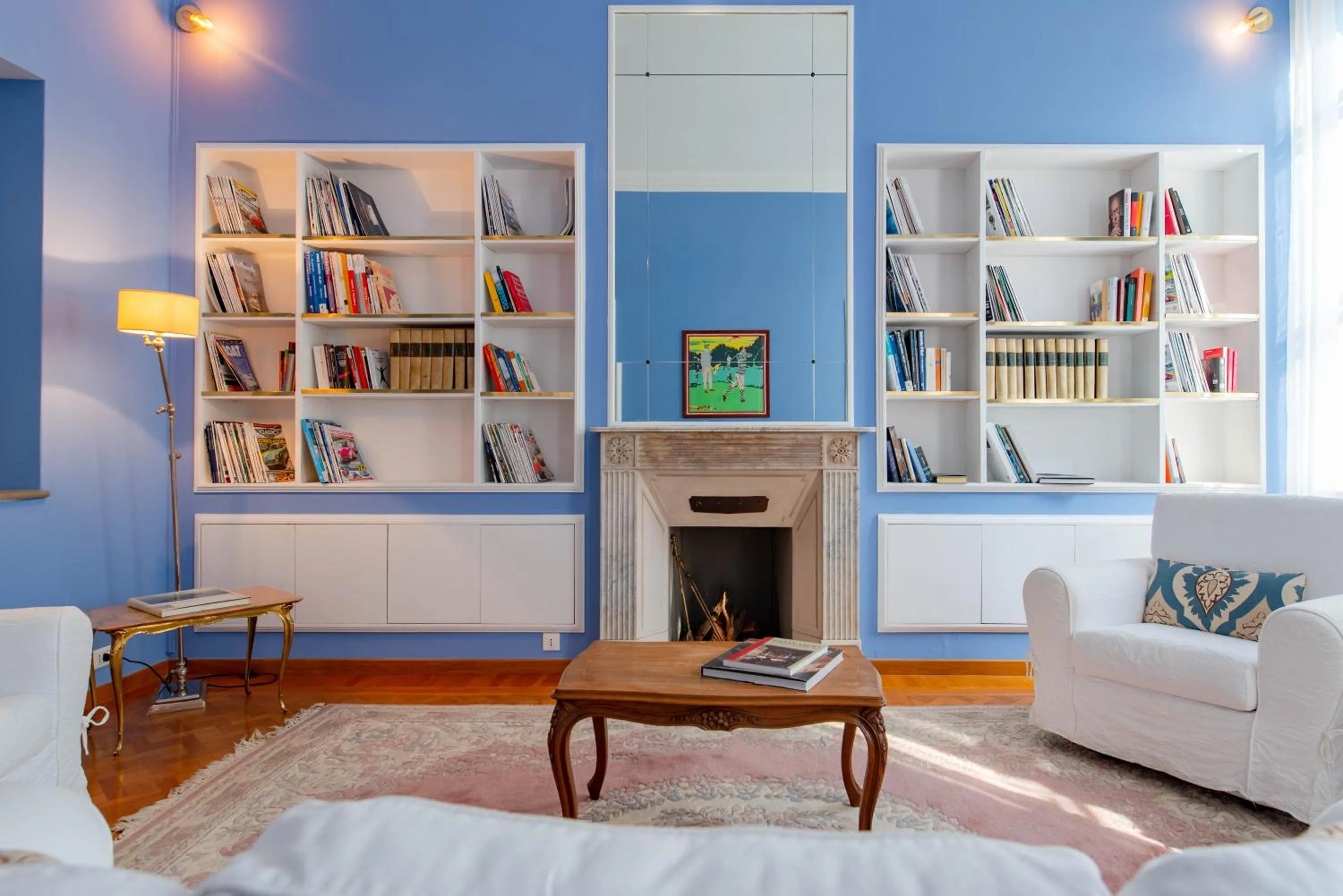 Living room in The Queen, AC, Parking by HAPPYHOSTORINO