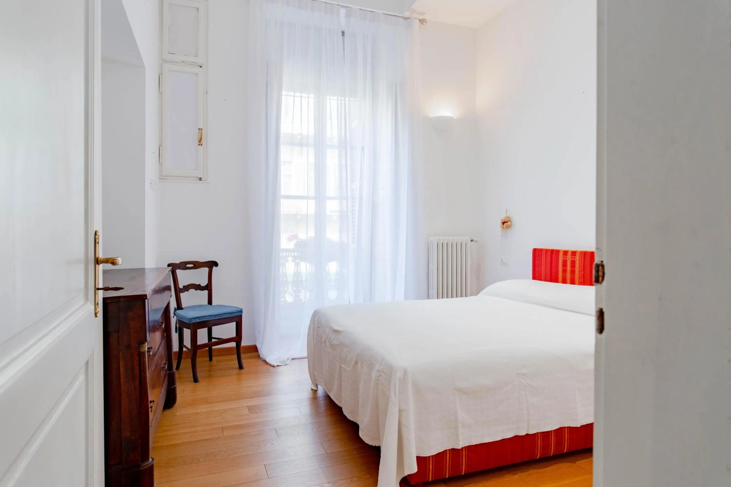 Bedroom, Bed in The Queen, AC, Parking by HAPPYHOSTORINO