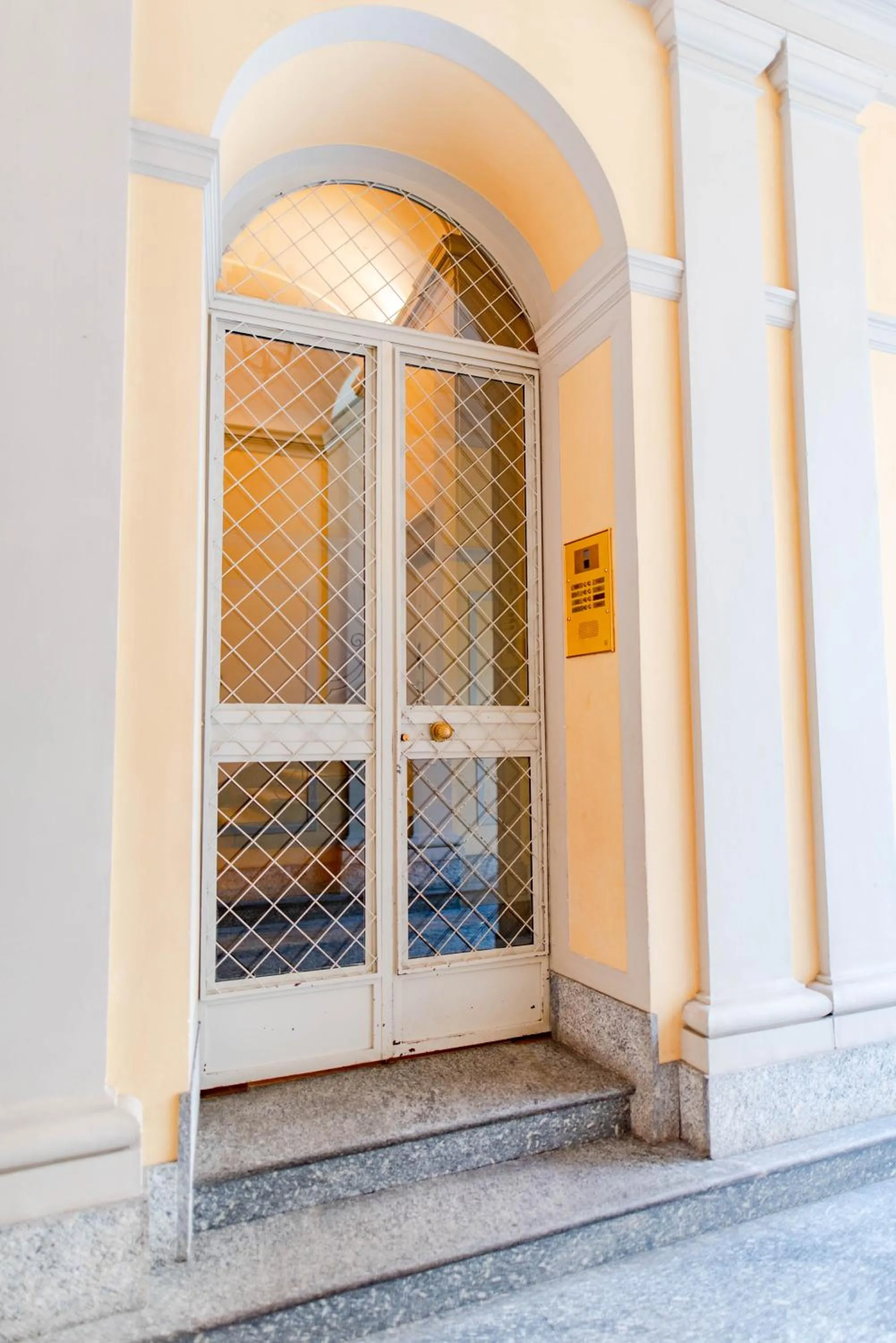 Facade/entrance in The Queen, AC, Parking by HAPPYHOSTORINO