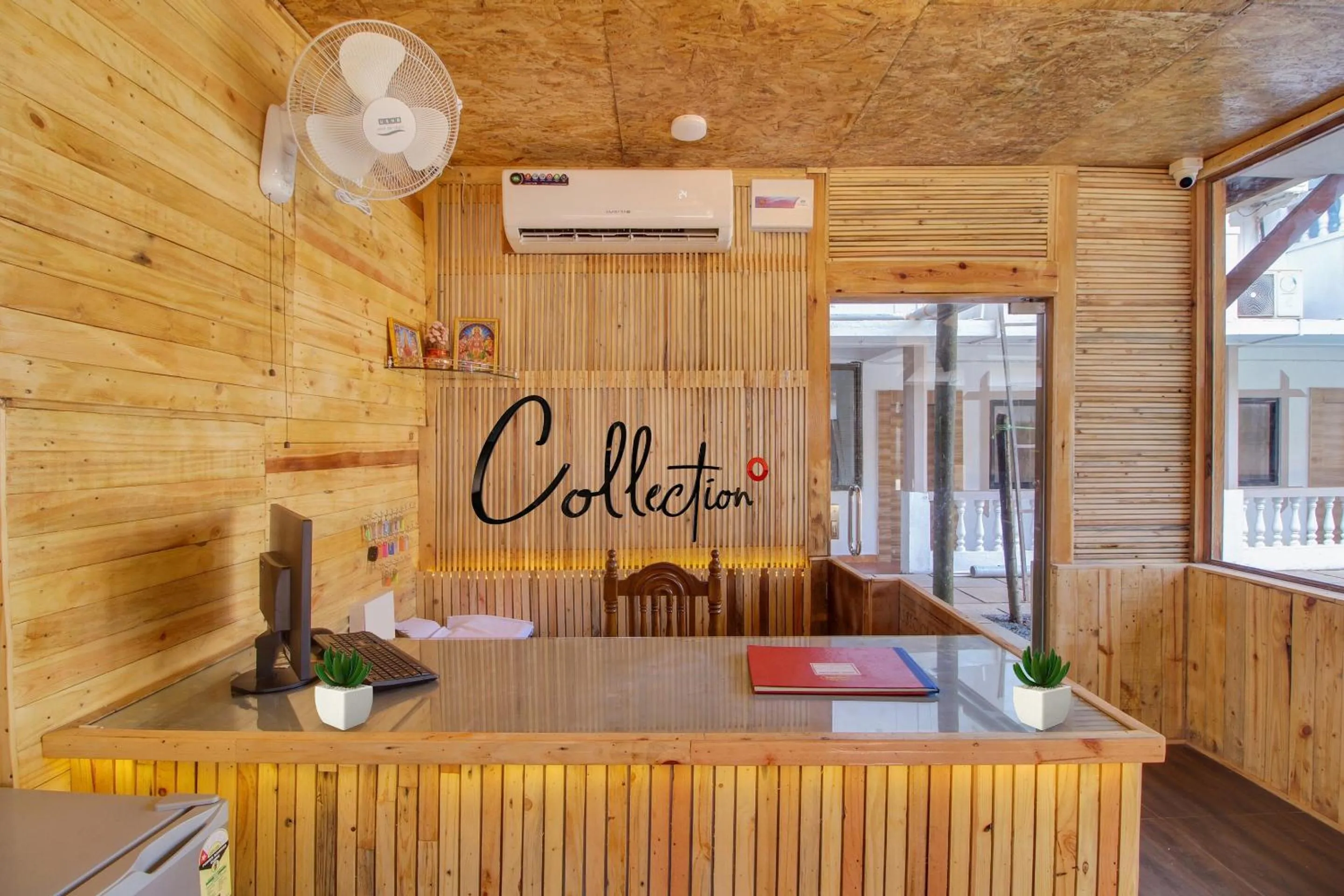 Lobby or reception in Collection O Bay