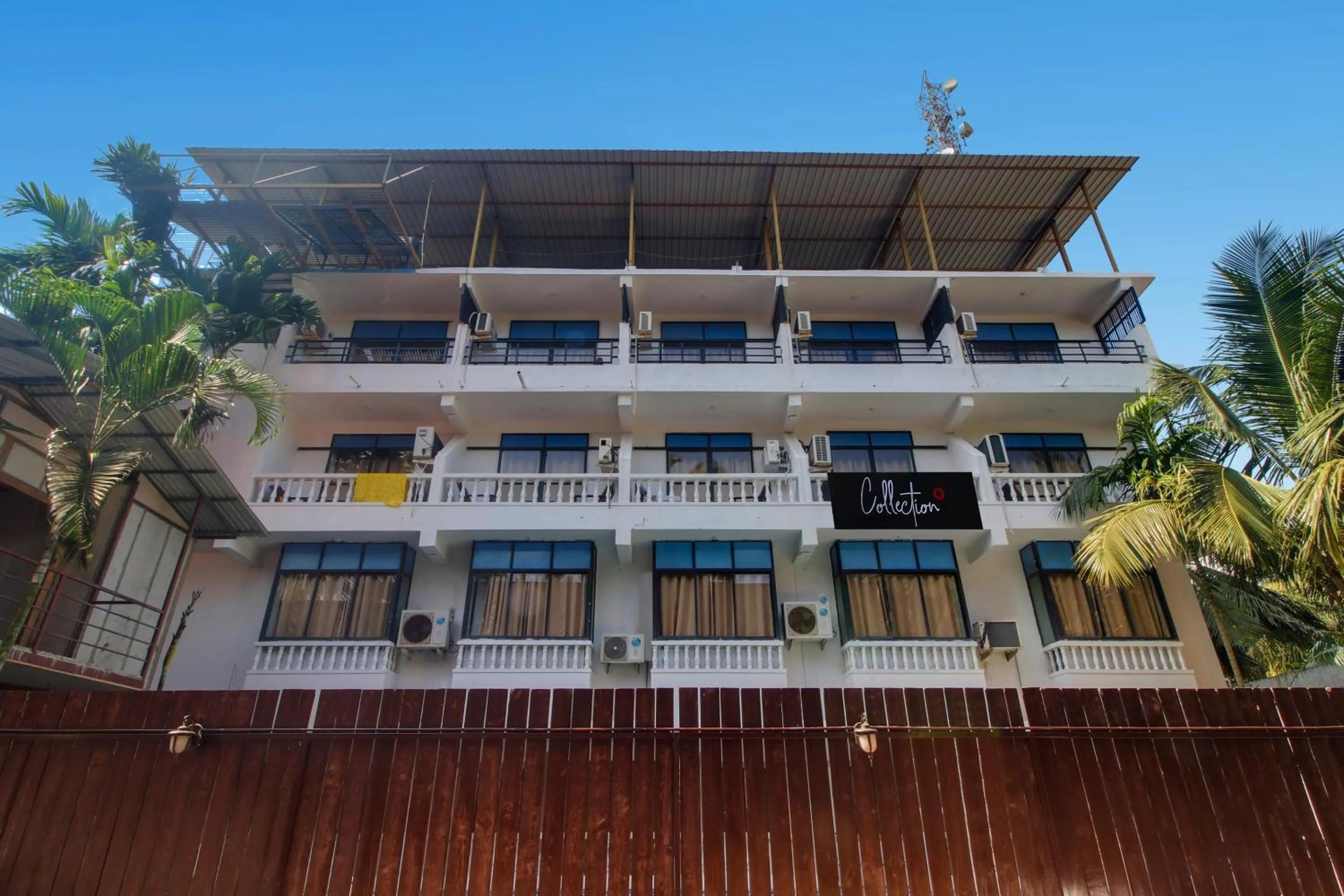 Facade/entrance in Collection O Bay