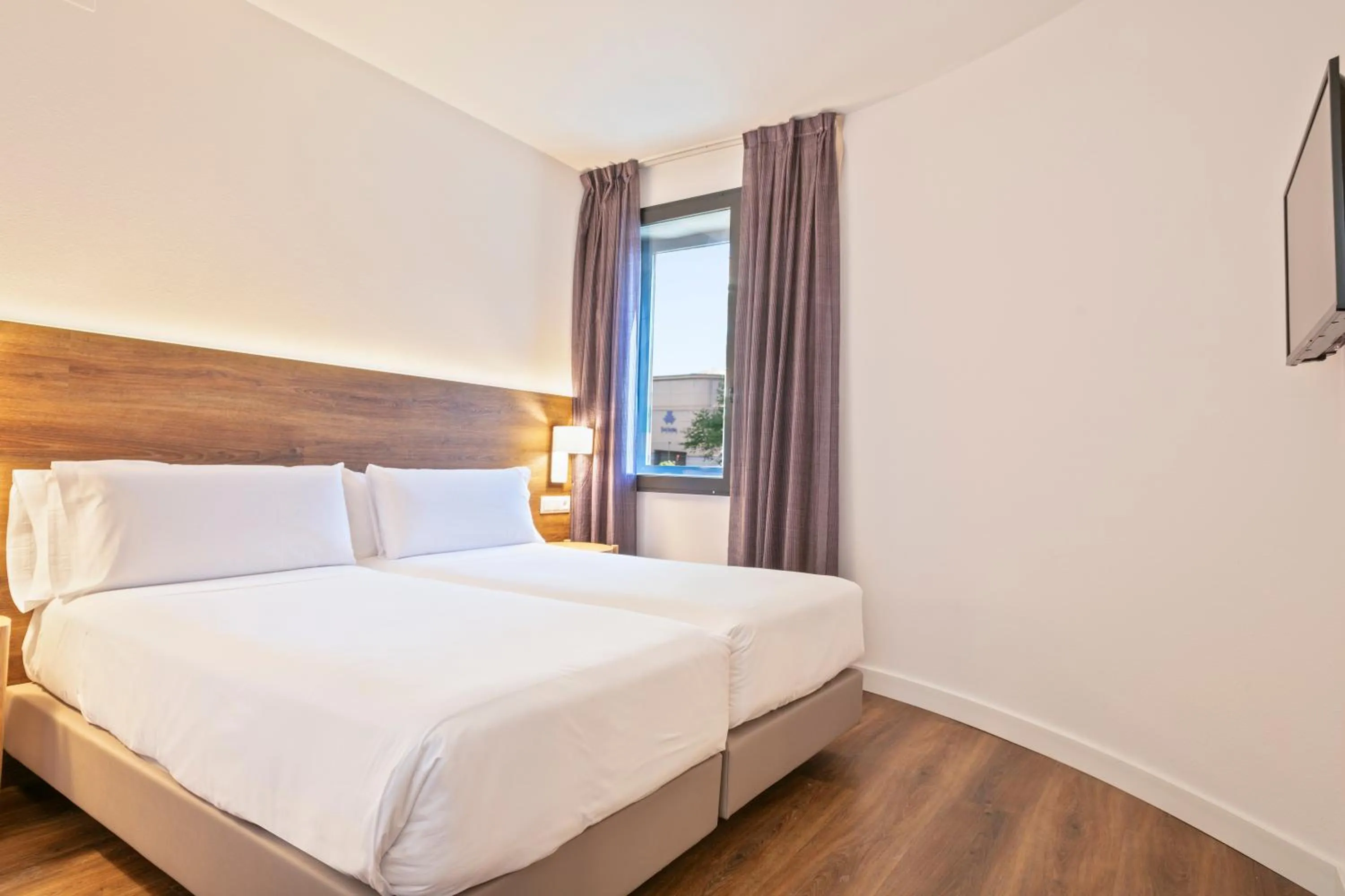 Bedroom, Bed in Hotel Acta Azul Barcelona