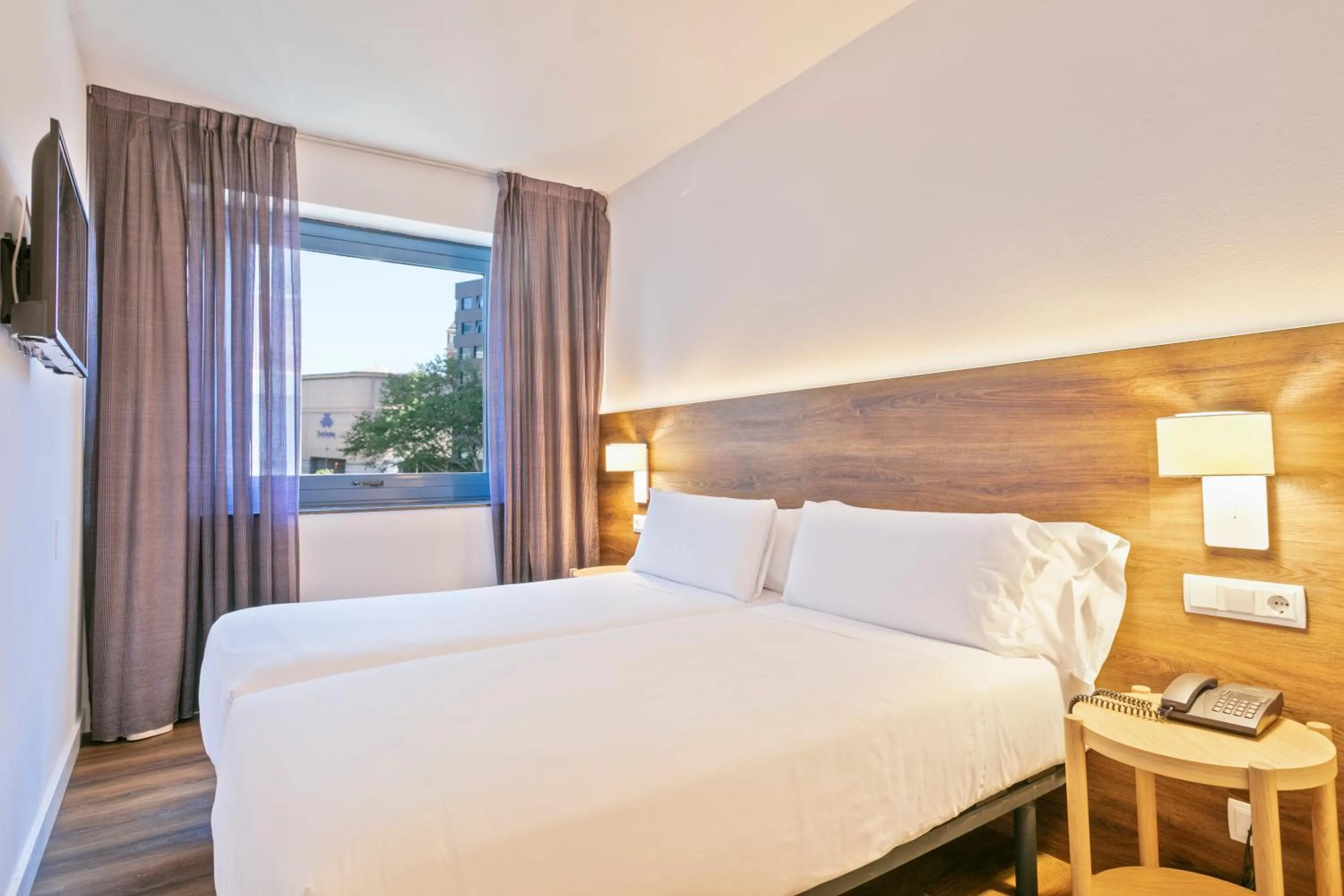 Bedroom, Bed in Hotel Acta Azul Barcelona