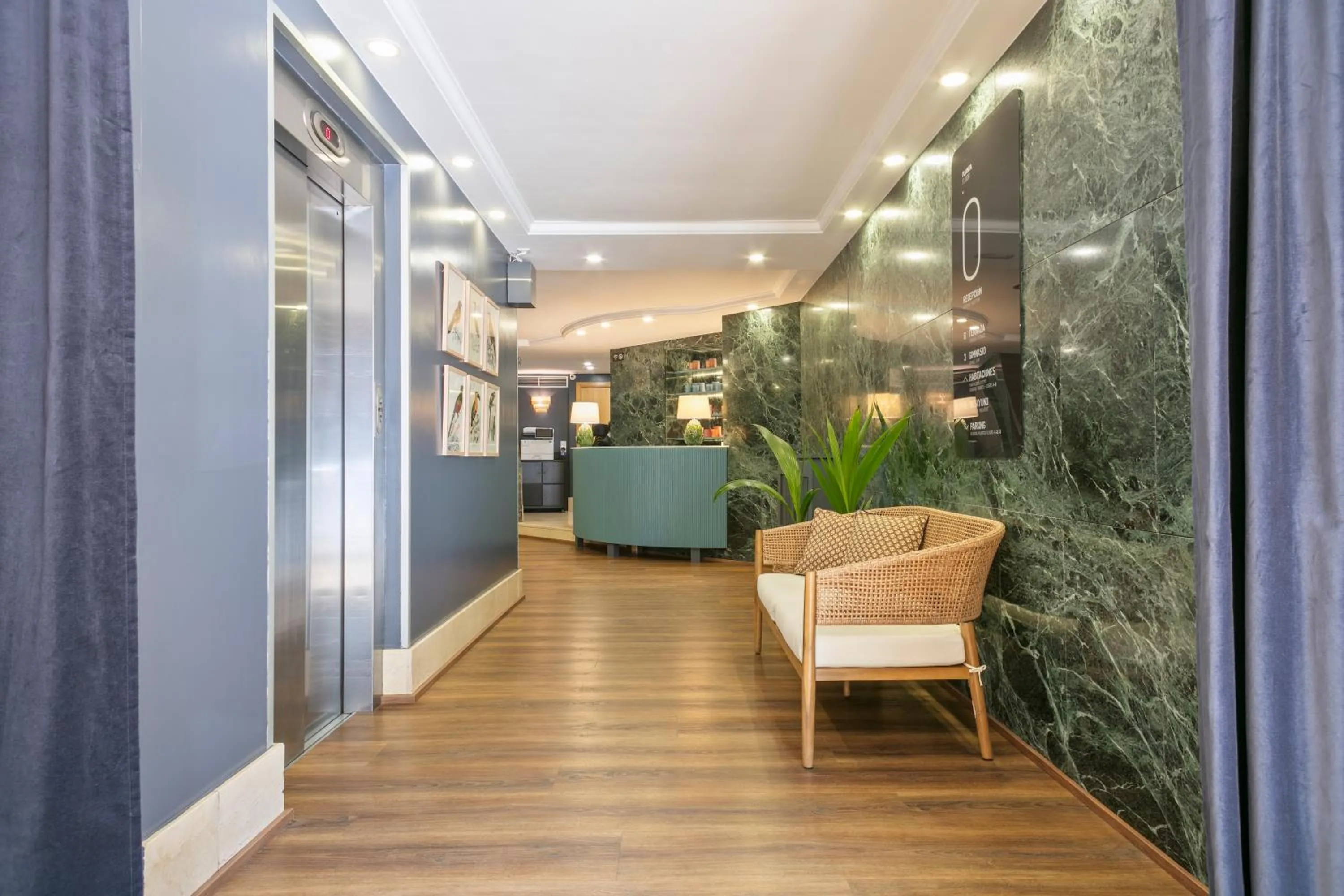 Lobby or reception in Hotel Acta Azul Barcelona