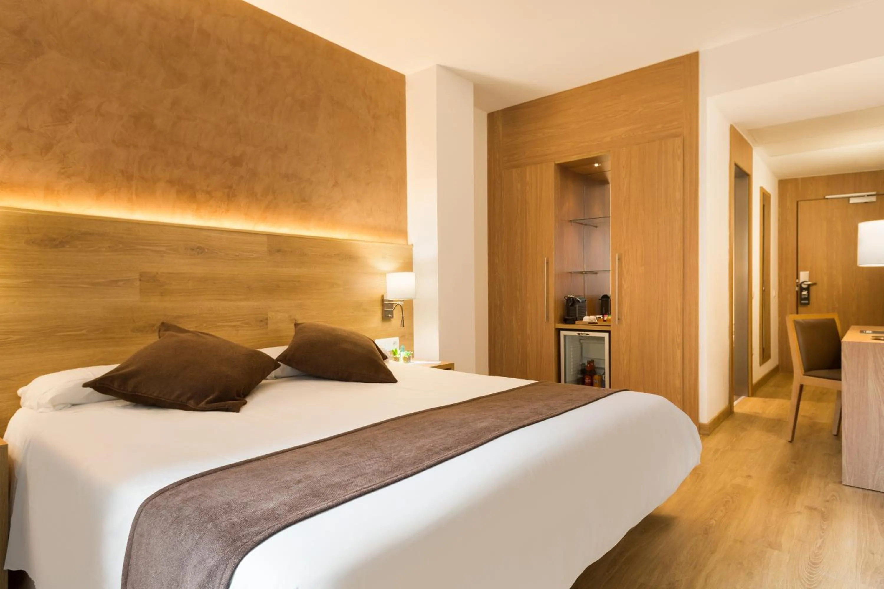 Bedroom, Bed in Hotel Acta Azul Barcelona