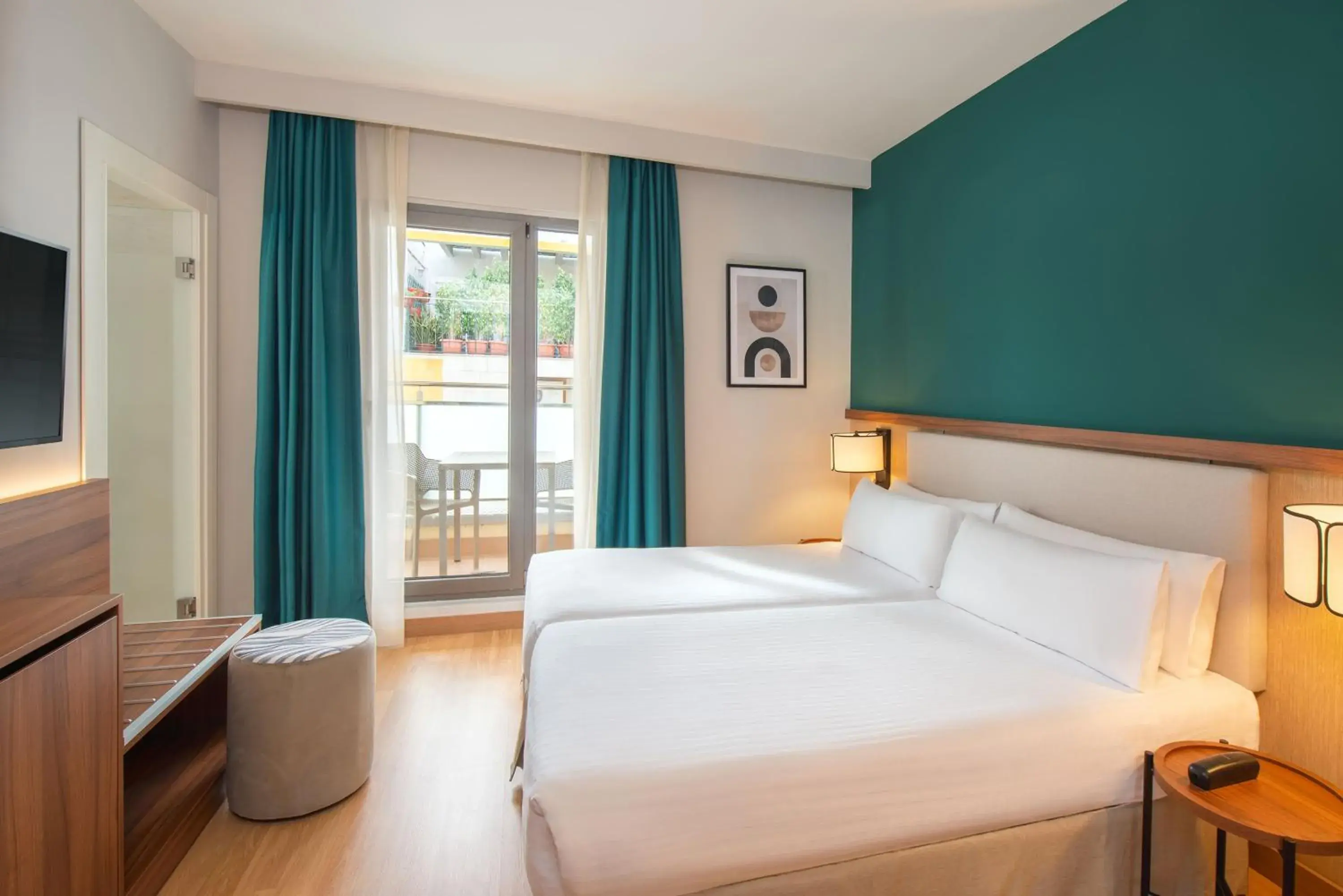 Property building, Bed in Hotel Elche Centro Affiliated by Meliá Property building, Bed in Hotel Elche Centro Affiliated by Meliá