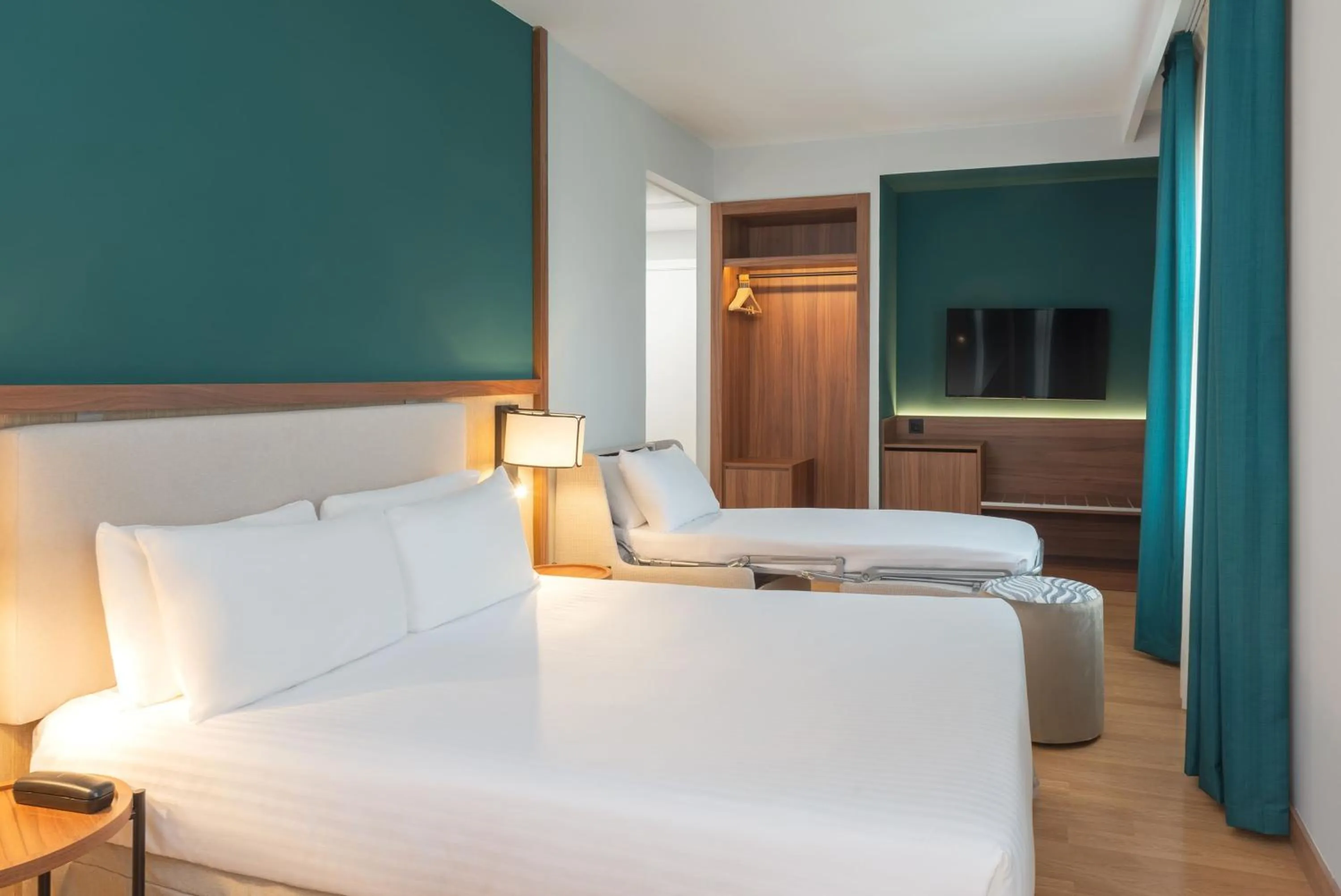 Property building, Bed in Hotel Elche Centro Affiliated by Meliá