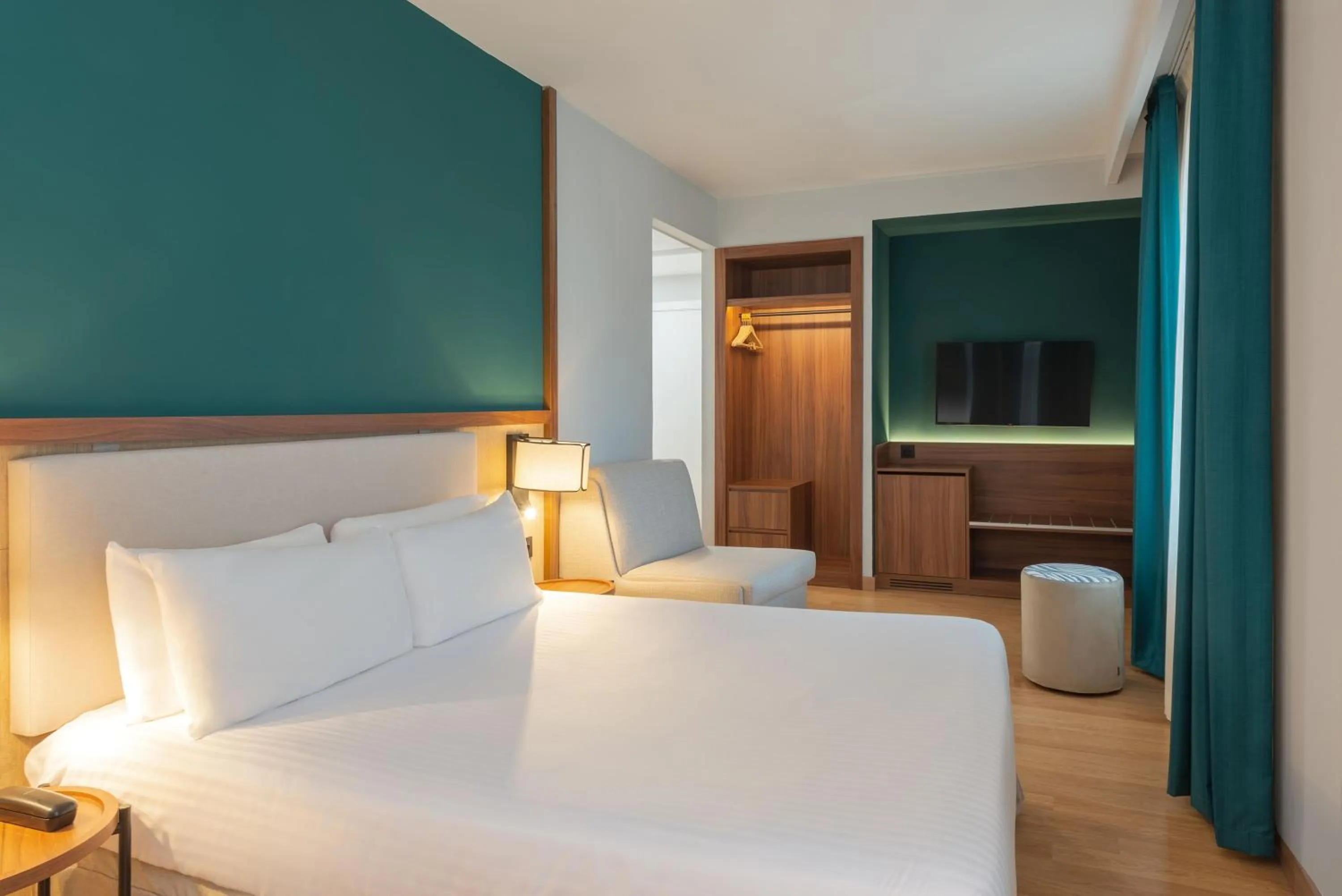 Property building, Bed in Hotel Elche Centro Affiliated by Meliá