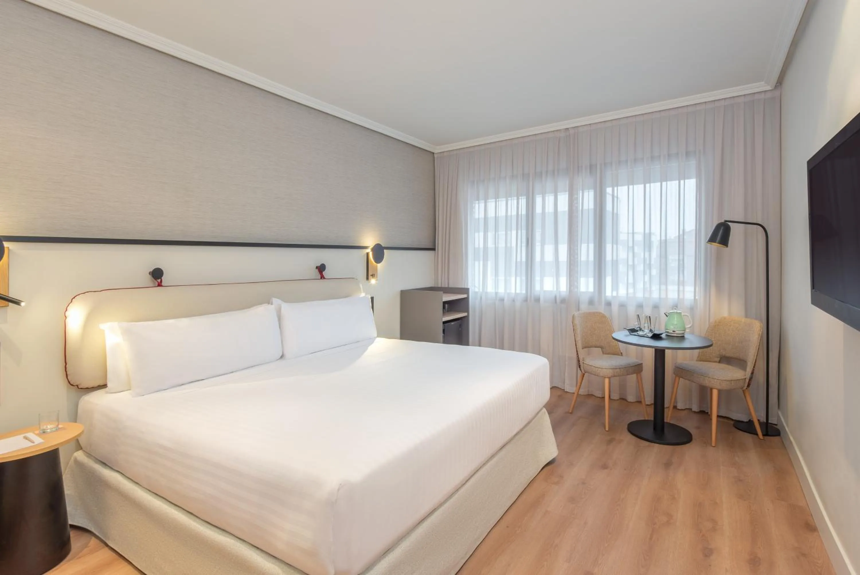 Bed in Hotel Madrid Alameda Aeropuerto, Affiliated by Meliá