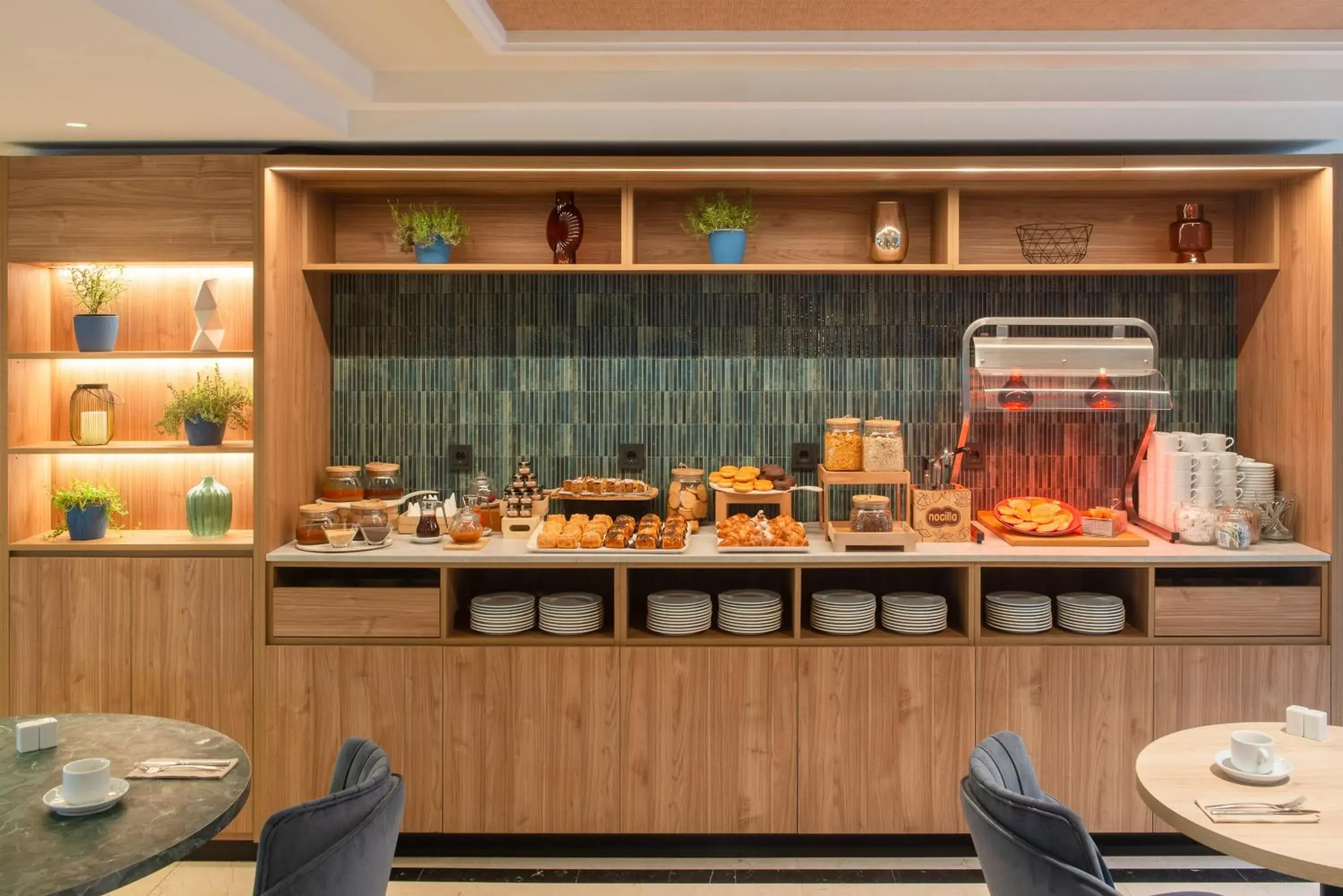 Food and drinks in Hotel Madrid Alameda Aeropuerto, Affiliated by Meliá Food and drinks in Hotel Madrid Alameda Aeropuerto, Affiliated by Meliá