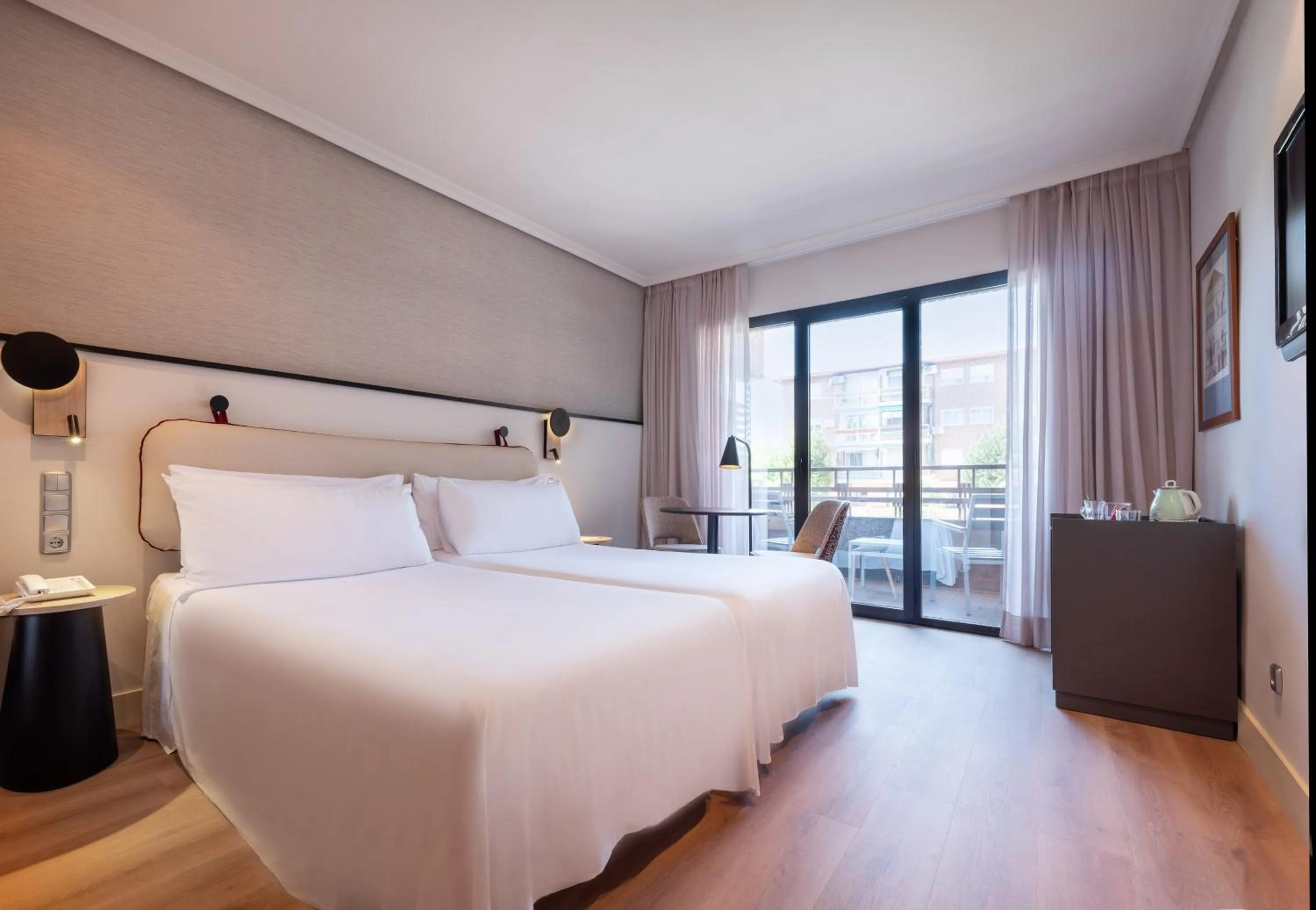 Bed in Hotel Madrid Alameda Aeropuerto, Affiliated by Meliá