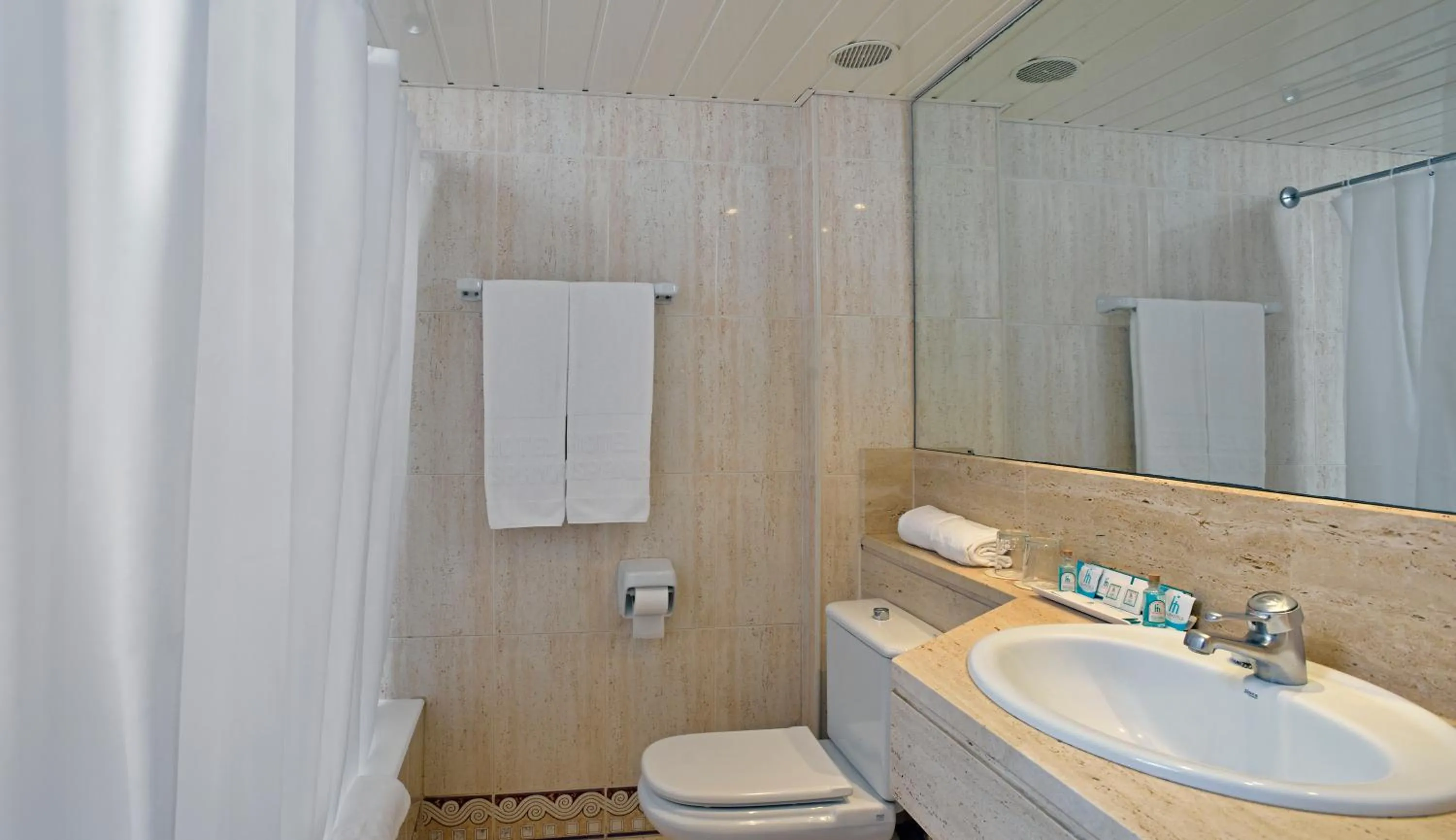 Toilet in Hotel Hispania