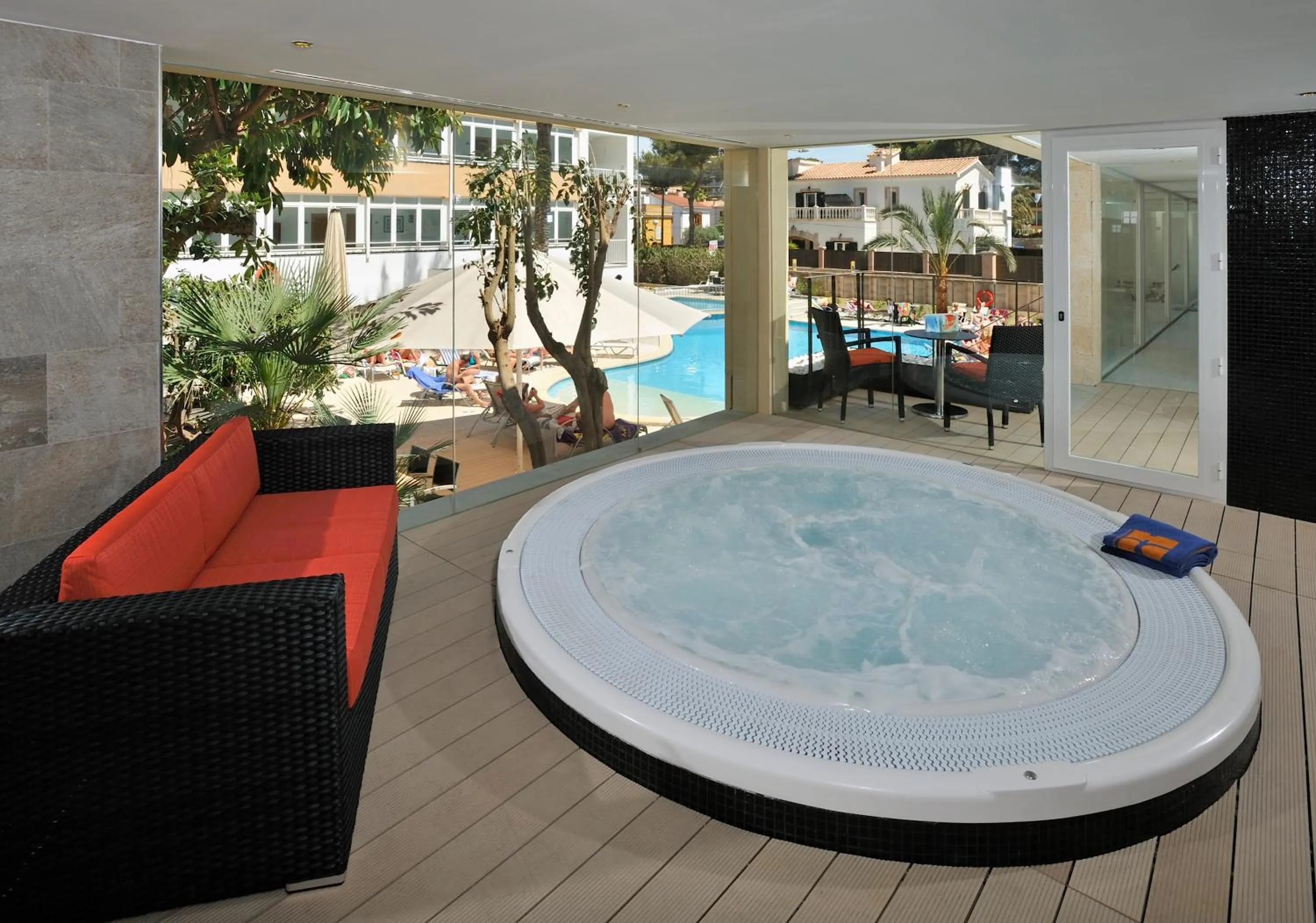 Hot Tub in Hotel Hispania