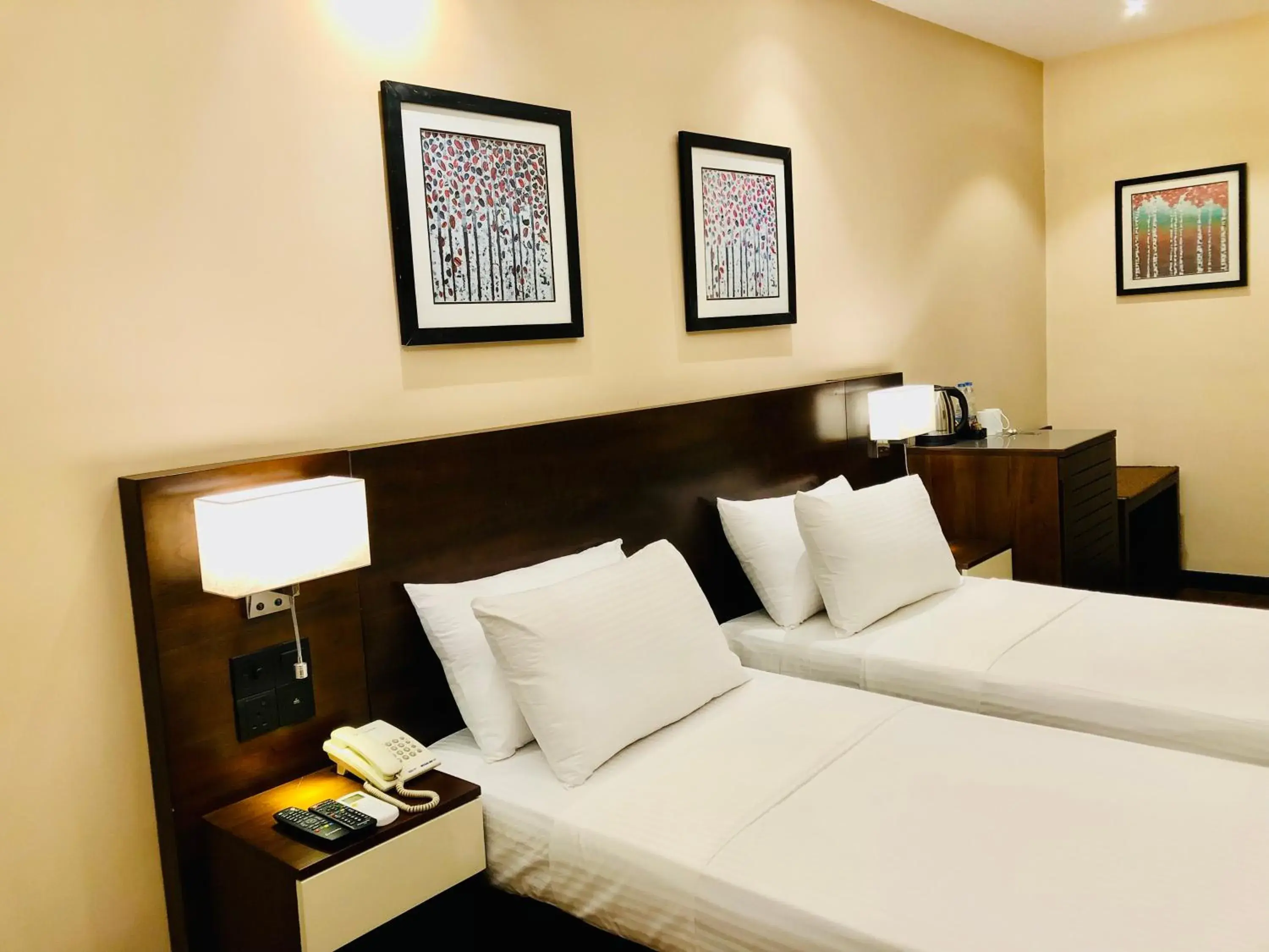 Standard Twin Room - single occupancy in Tropic Inn - Mount Lavinia Standard Twin Room - single occupancy in Tropic Inn - Mount Lavinia