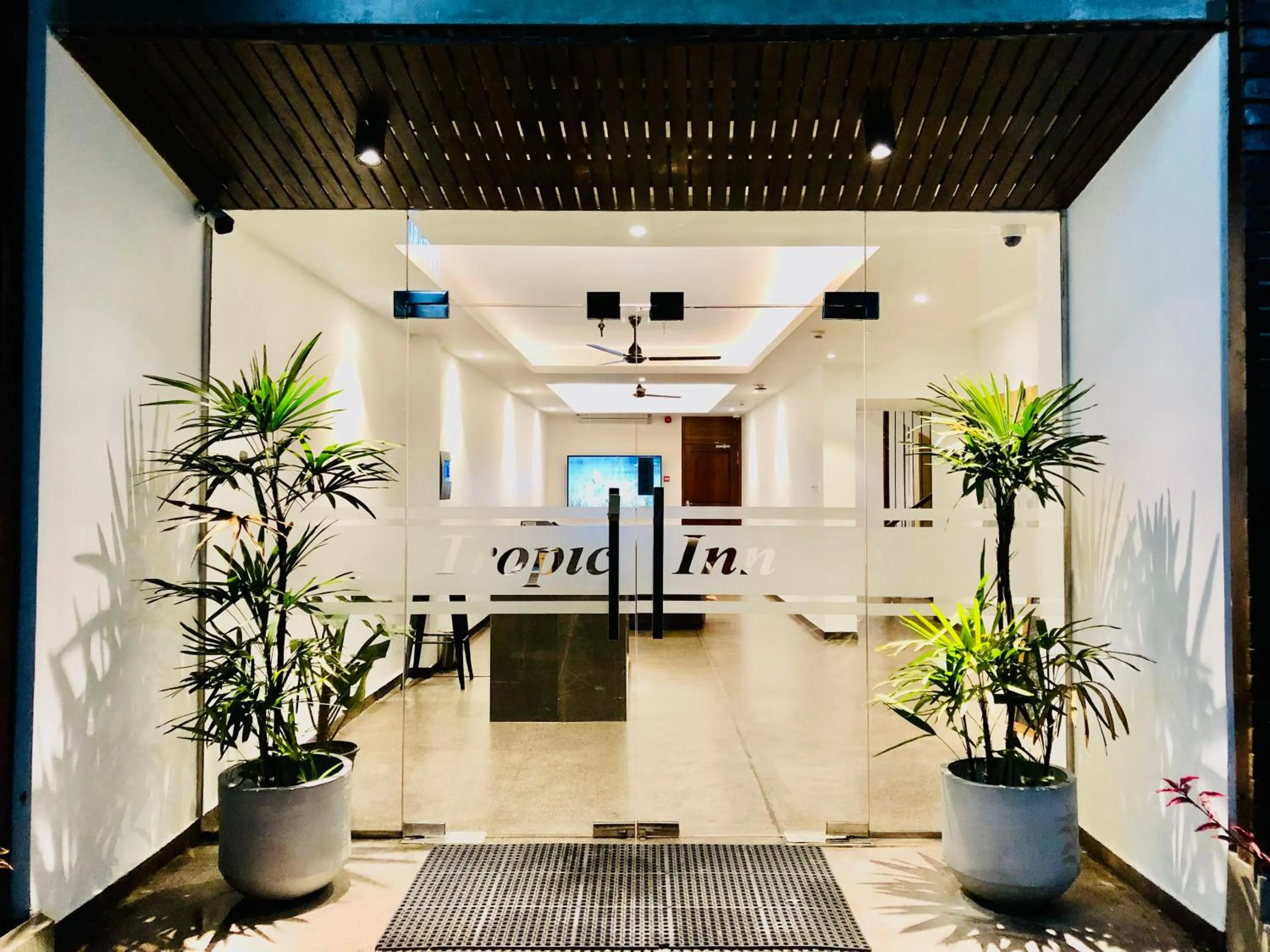 Facade/entrance in Tropic Inn - Mount Lavinia