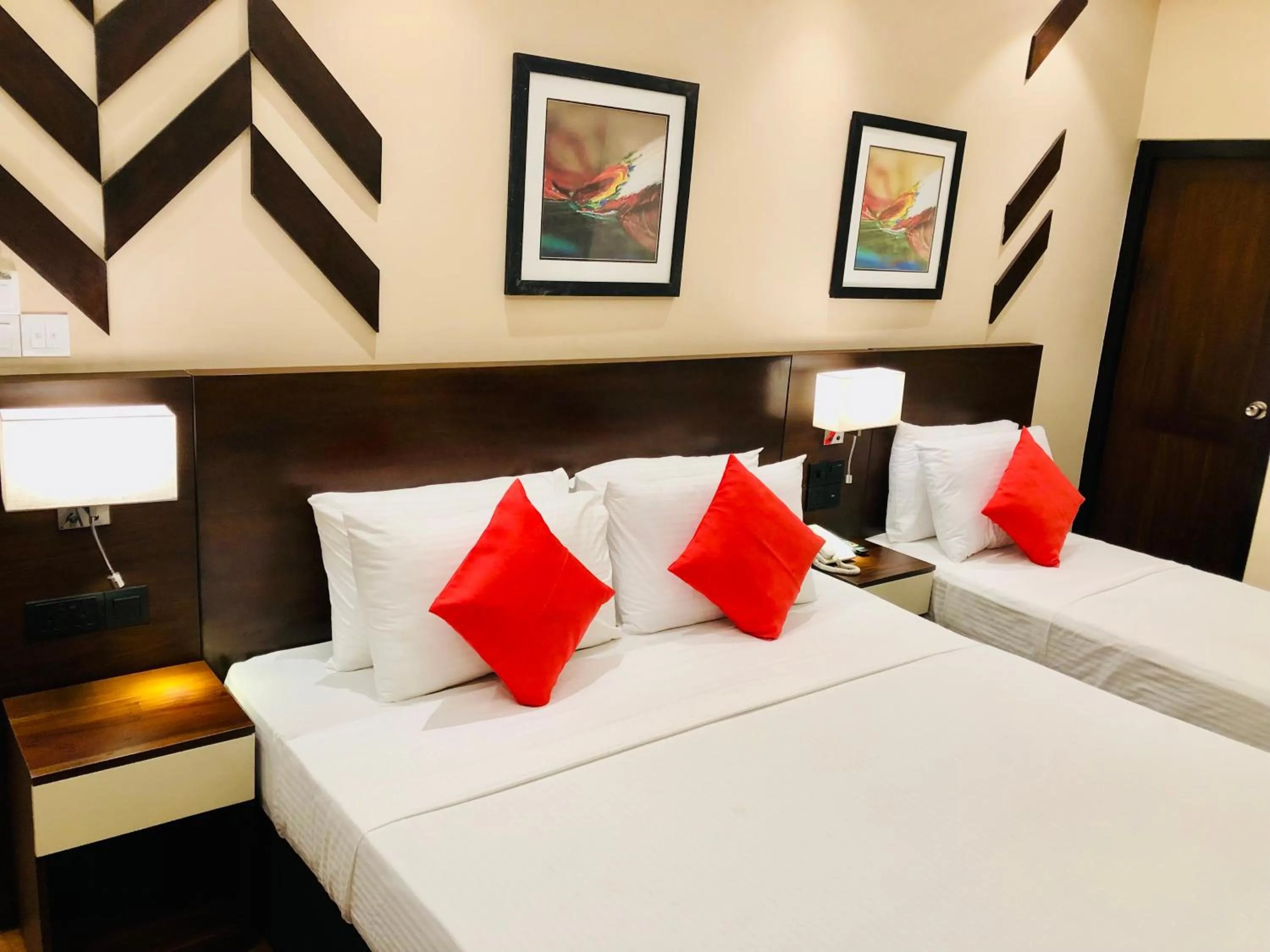 Bed in Tropic Inn - Mount Lavinia