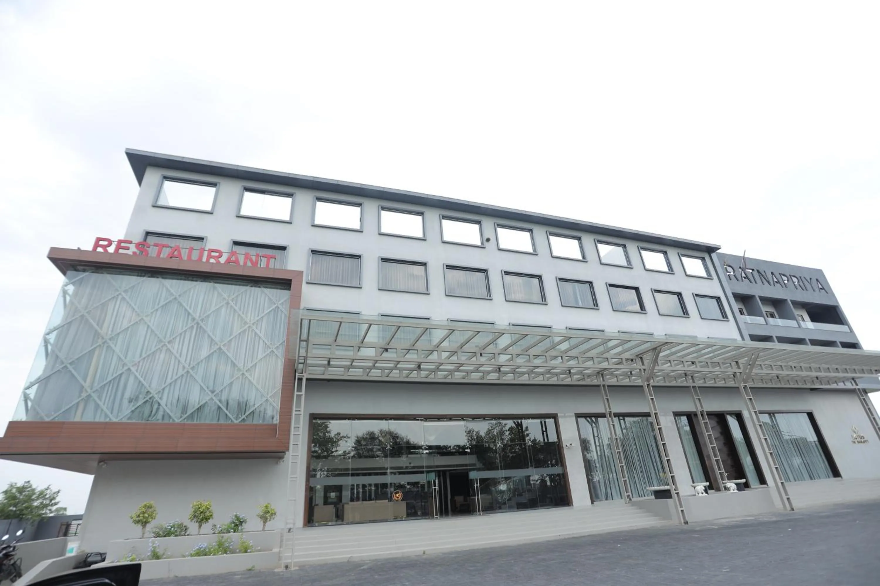 Property building in Ratnapriya hotel and resort