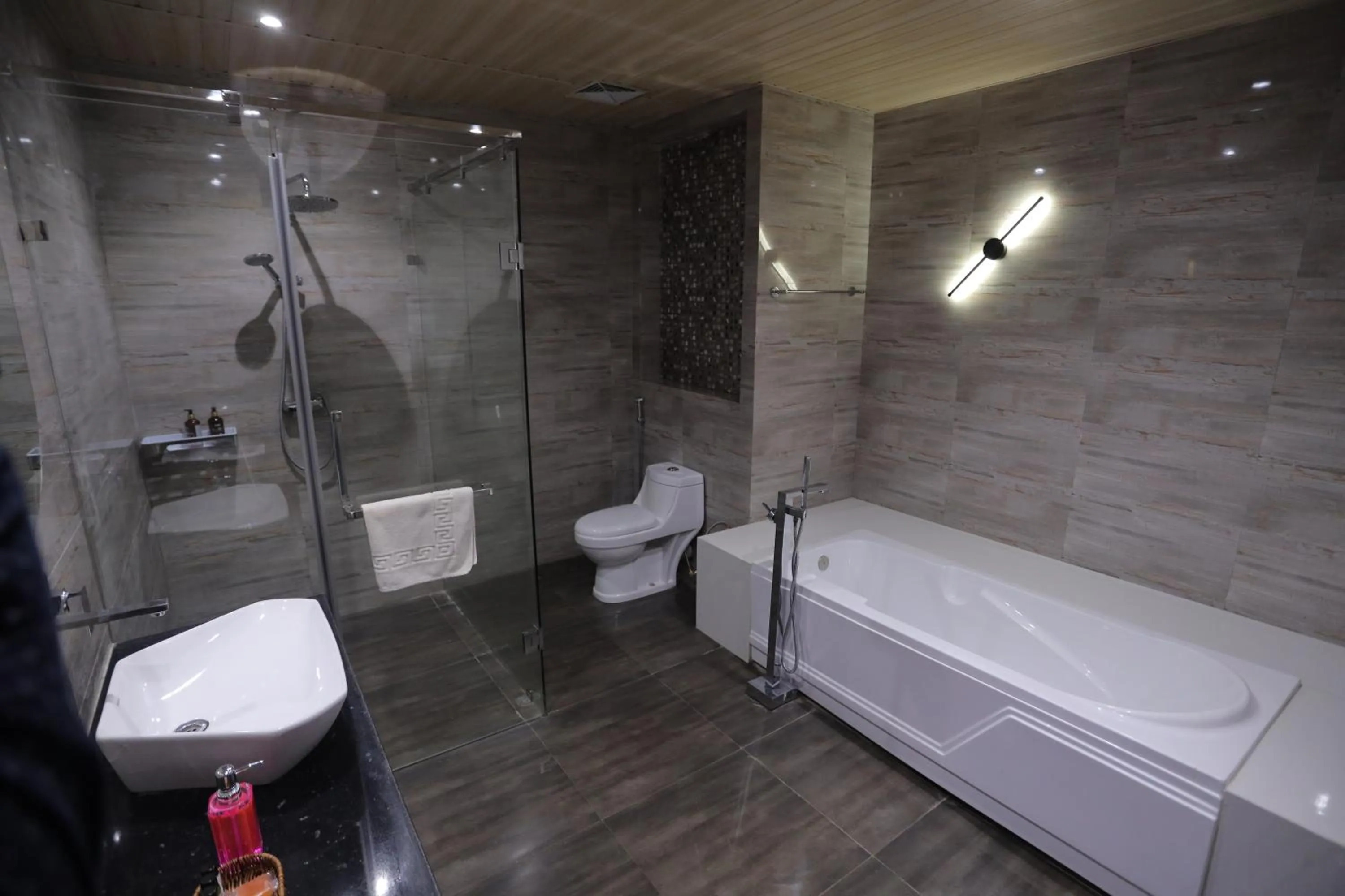 Bathroom in Ratnapriya hotel and resort